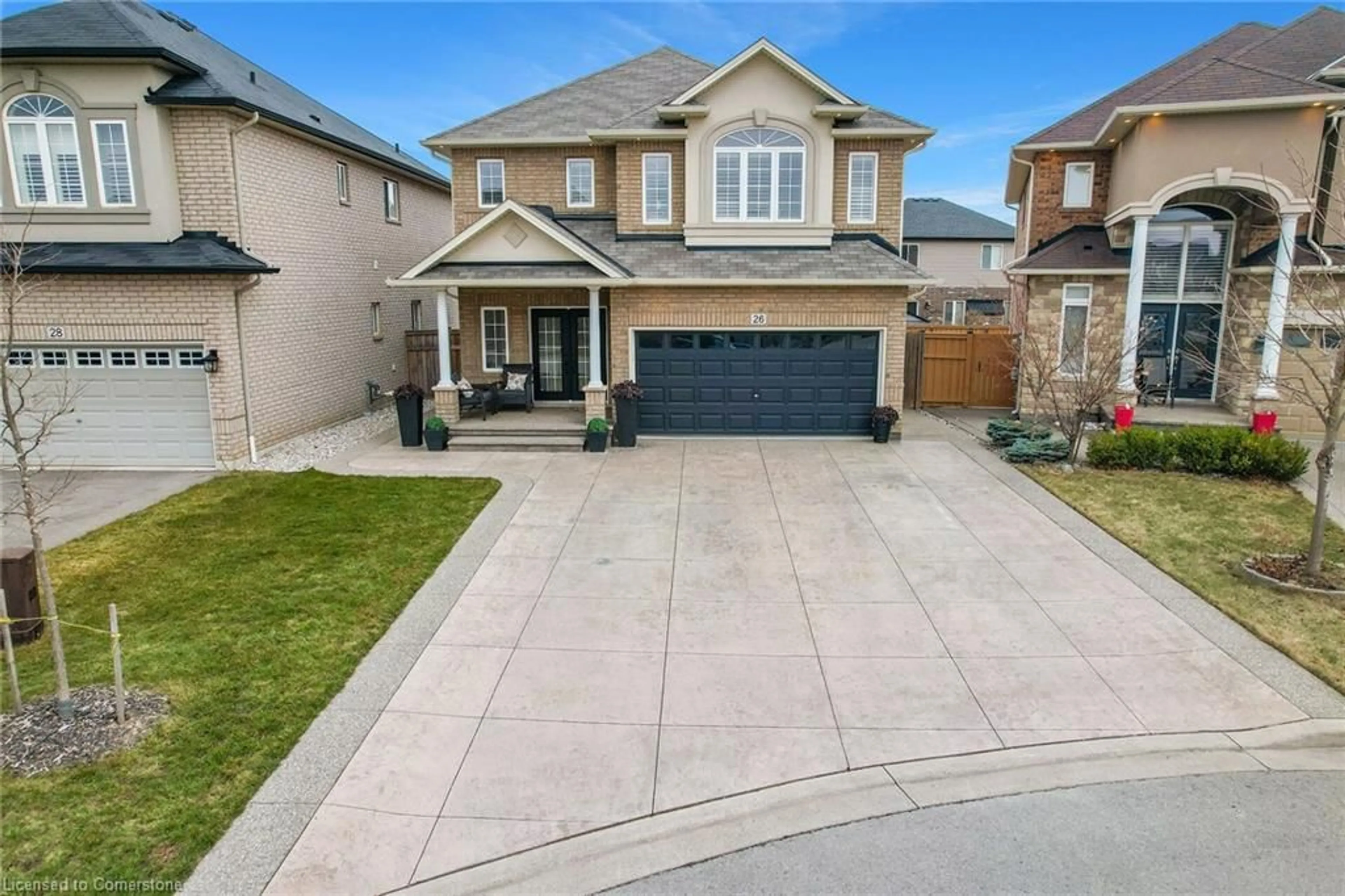 A pic from outside/outdoor area/front of a property/back of a property/a pic from drone, street for 26 Biggar Cres, Grimsby Ontario L3M 0E7