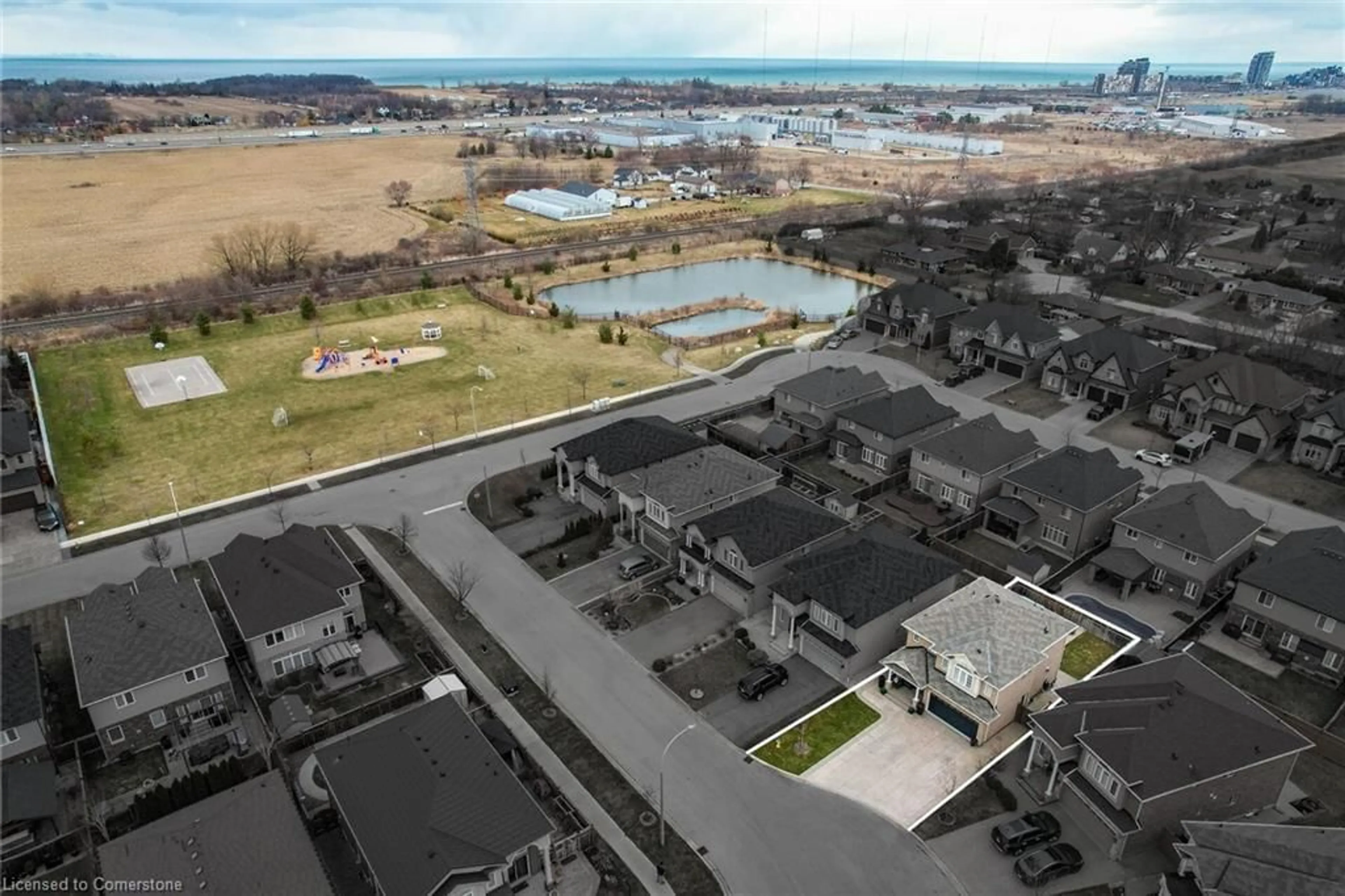 A pic from outside/outdoor area/front of a property/back of a property/a pic from drone, water/lake/river/ocean view for 26 Biggar Cres, Grimsby Ontario L3M 0E7