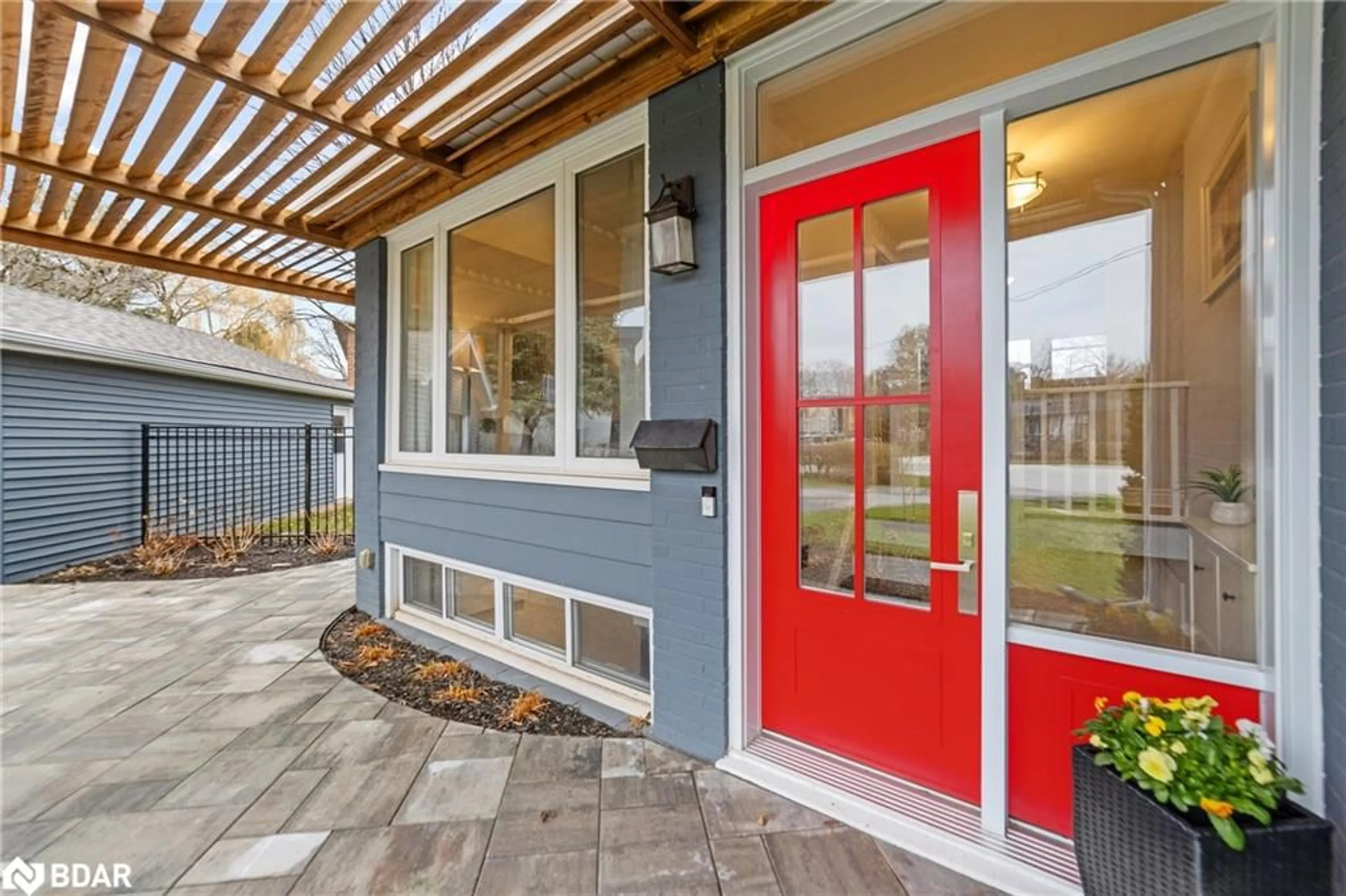 Indoor entryway for 235 Vilma Dr, Oakville Ontario L6L 3J6