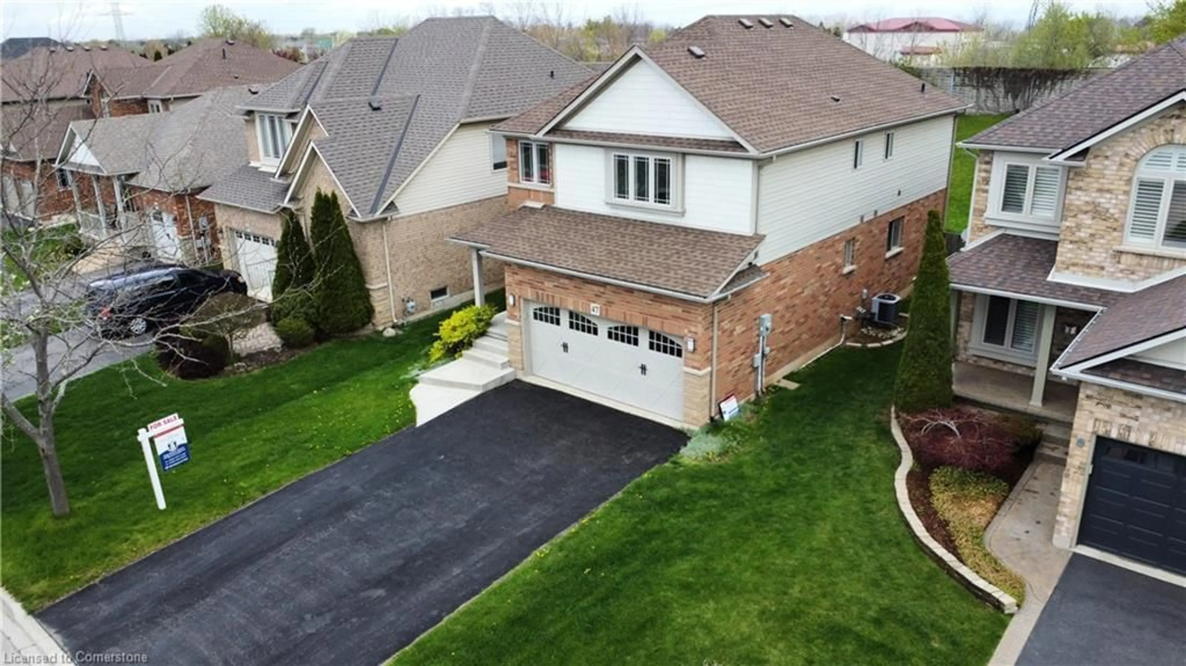 A pic from outside/outdoor area/front of a property/back of a property/a pic from drone, street for 47 Plum Tree Lane, Grimsby Ontario L3M 5T5
