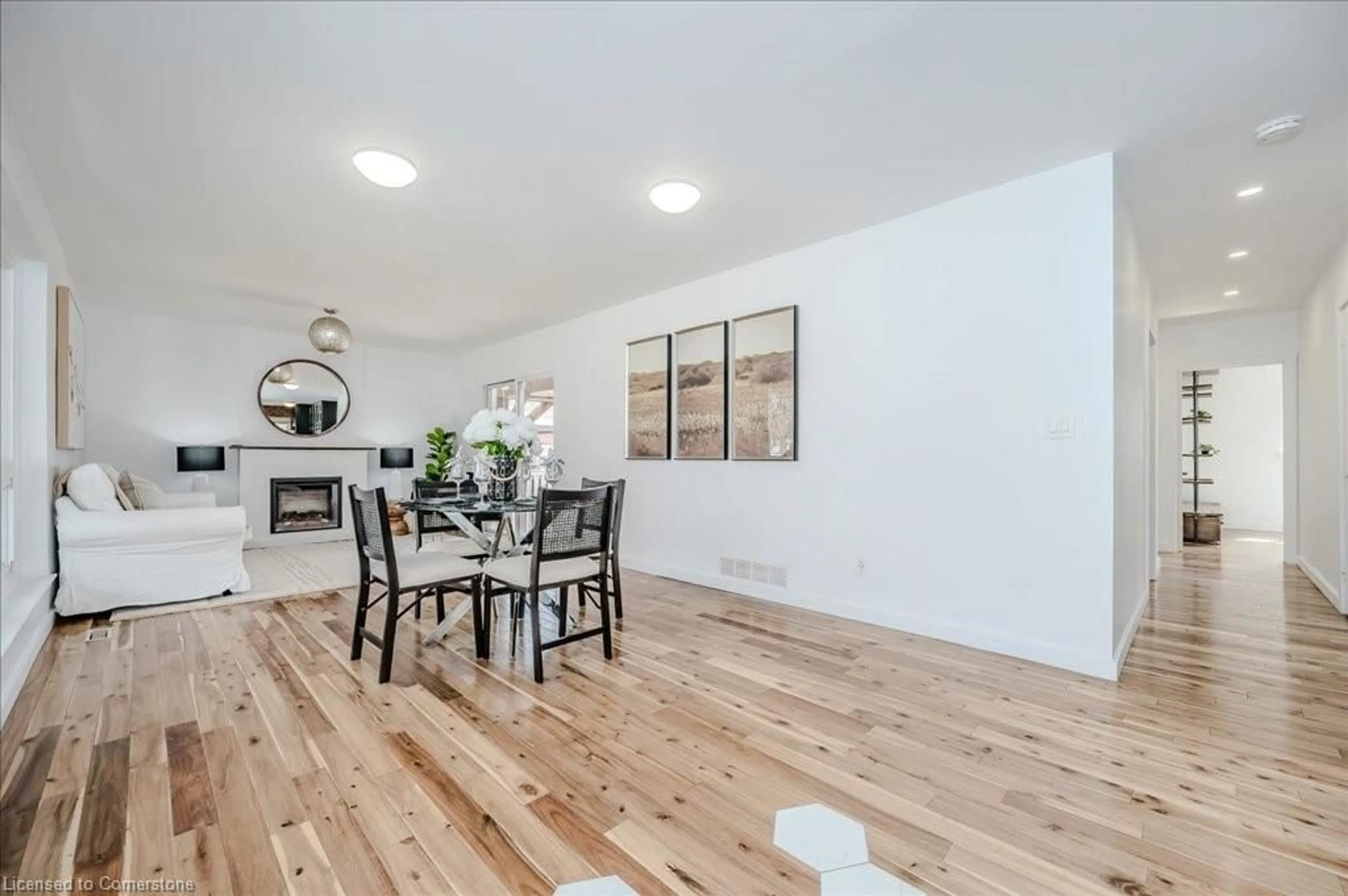 A pic of a room for 2238 Truscott Dr, Mississauga Ontario L5J 2A8