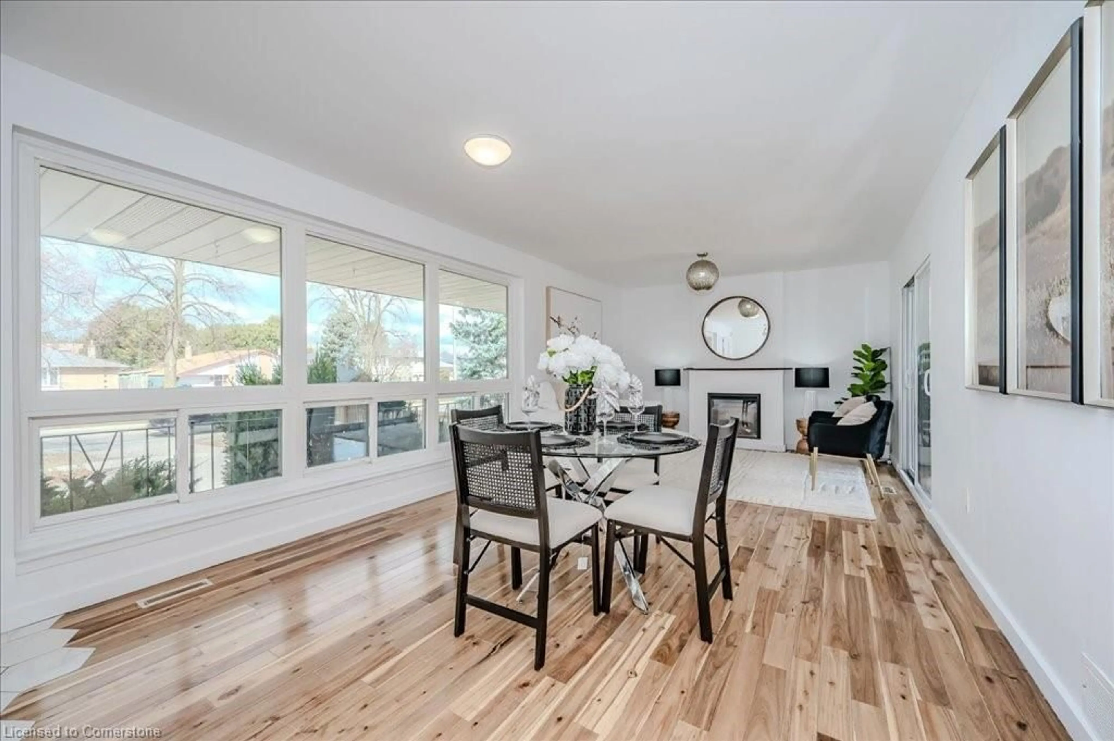 Dining room, wood/laminate floor for 2238 Truscott Dr, Mississauga Ontario L5J 2A8