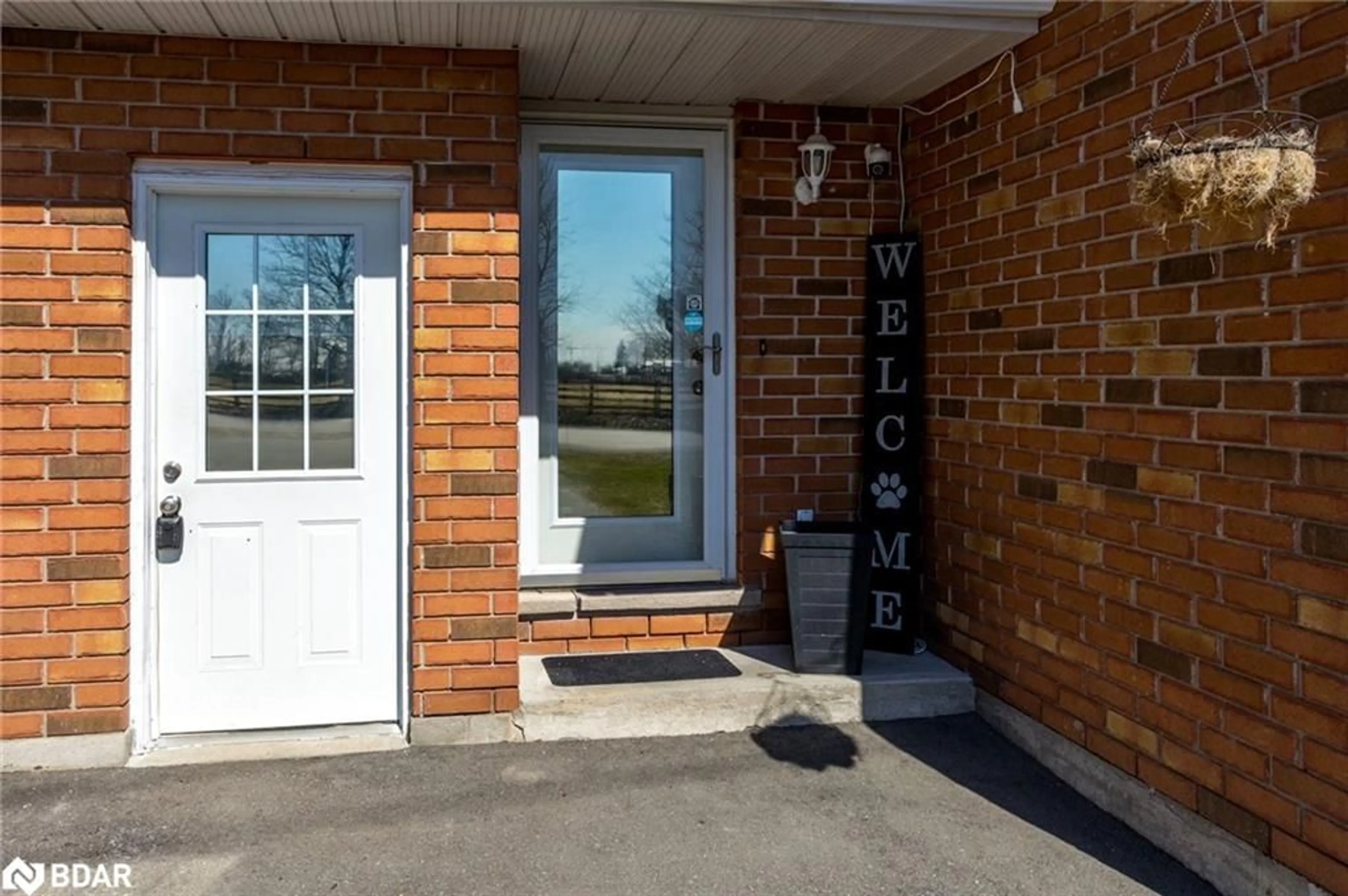 Indoor entryway for 929 Cottingham Rd, Kawartha Lakes Ontario K0L 2N0