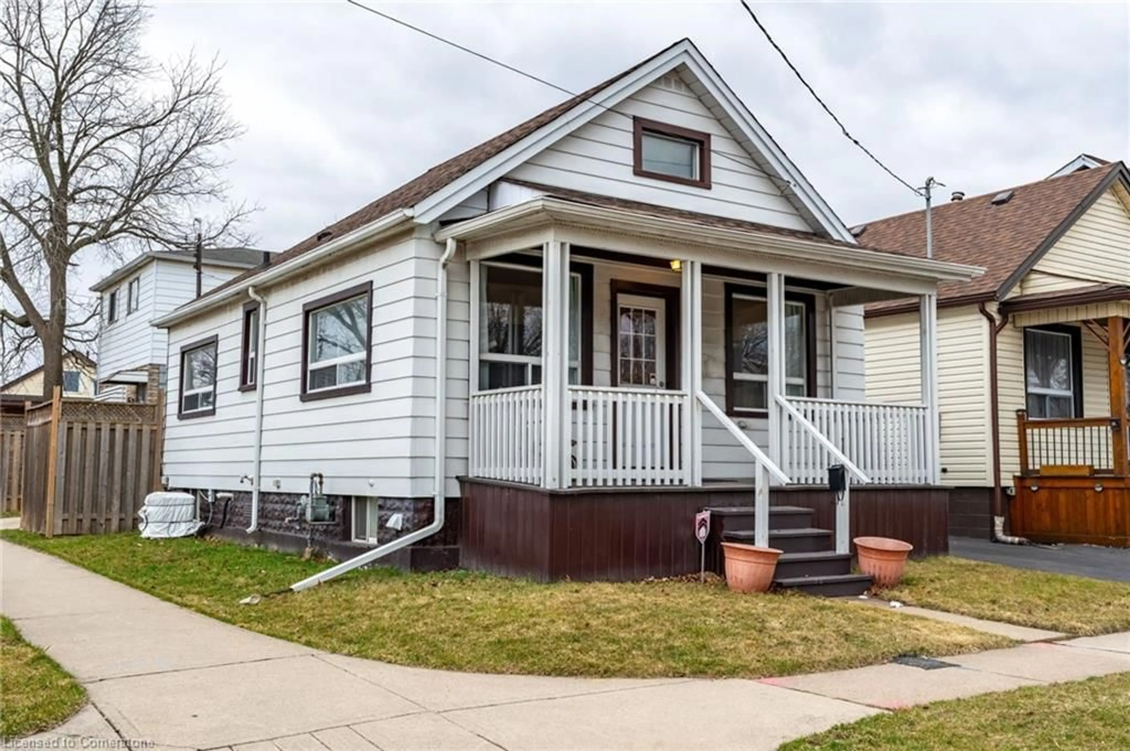 Home with vinyl exterior material, street for 170 Newlands Ave, Hamilton Ontario L8H 2T9