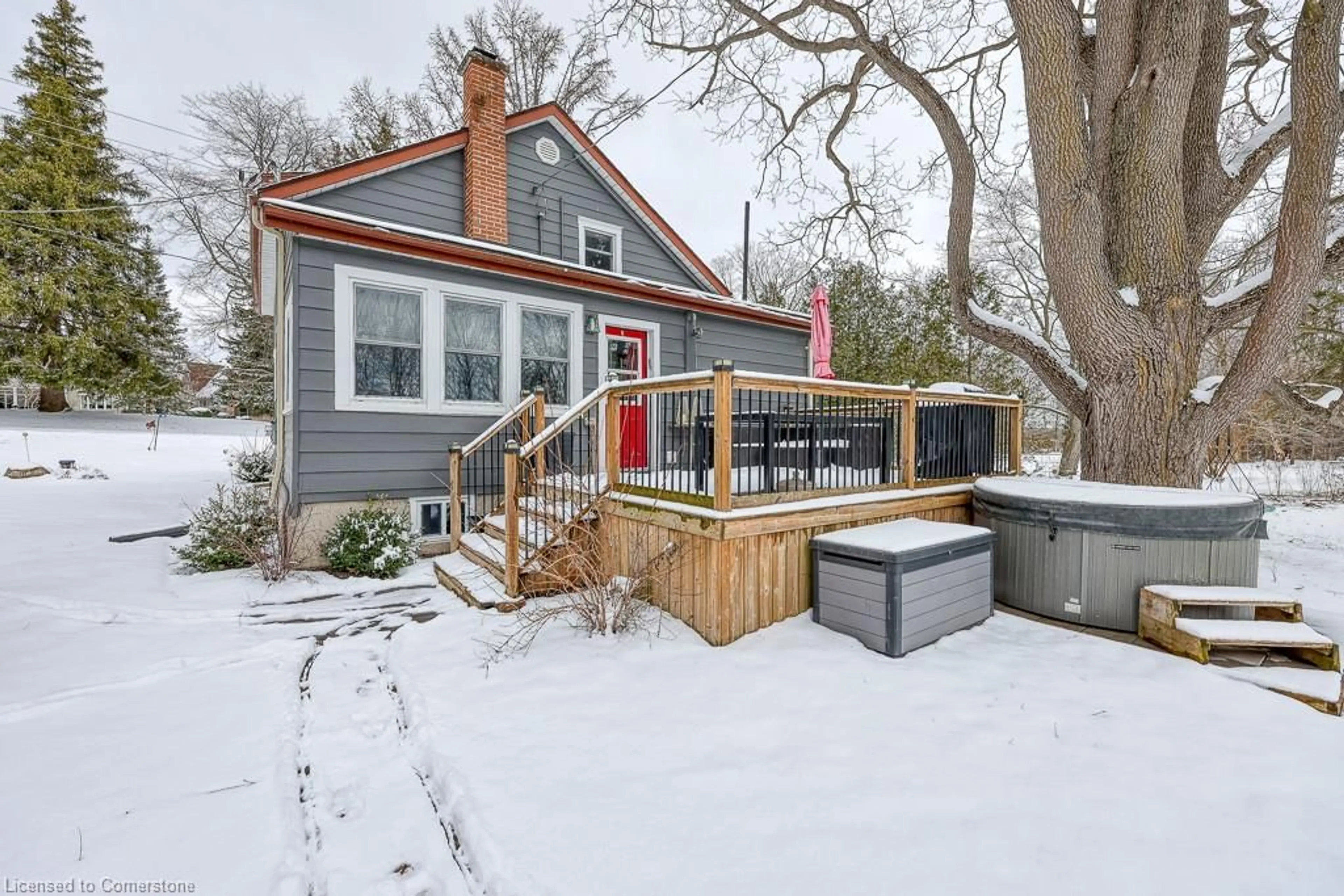 Patio, street for 395 Holmes St, Central Huron Ontario N0M 1L0