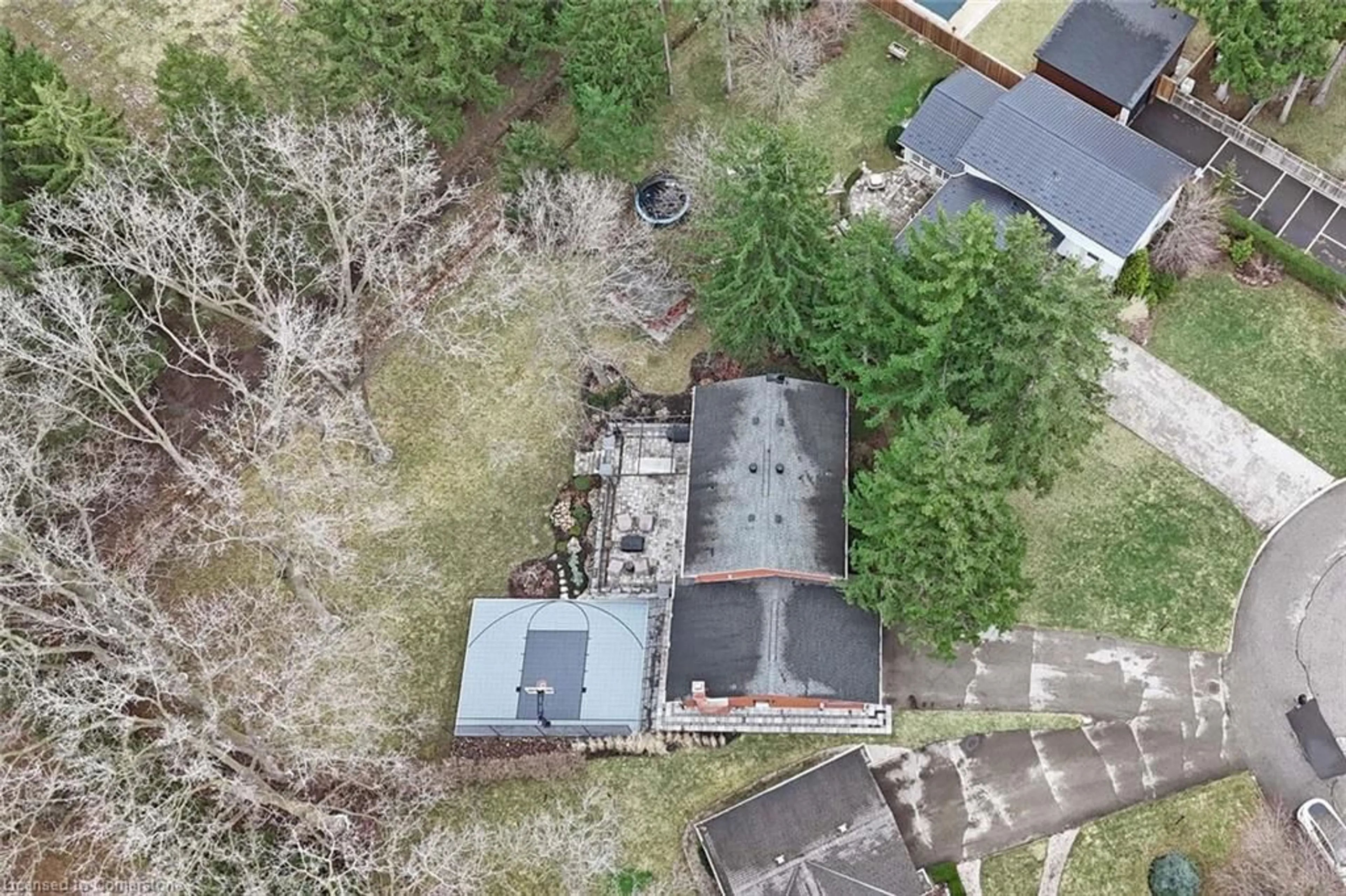A pic from outside/outdoor area/front of a property/back of a property/a pic from drone, unknown for 439 Andrea Dr, Woodstock Ontario N4S 5T5