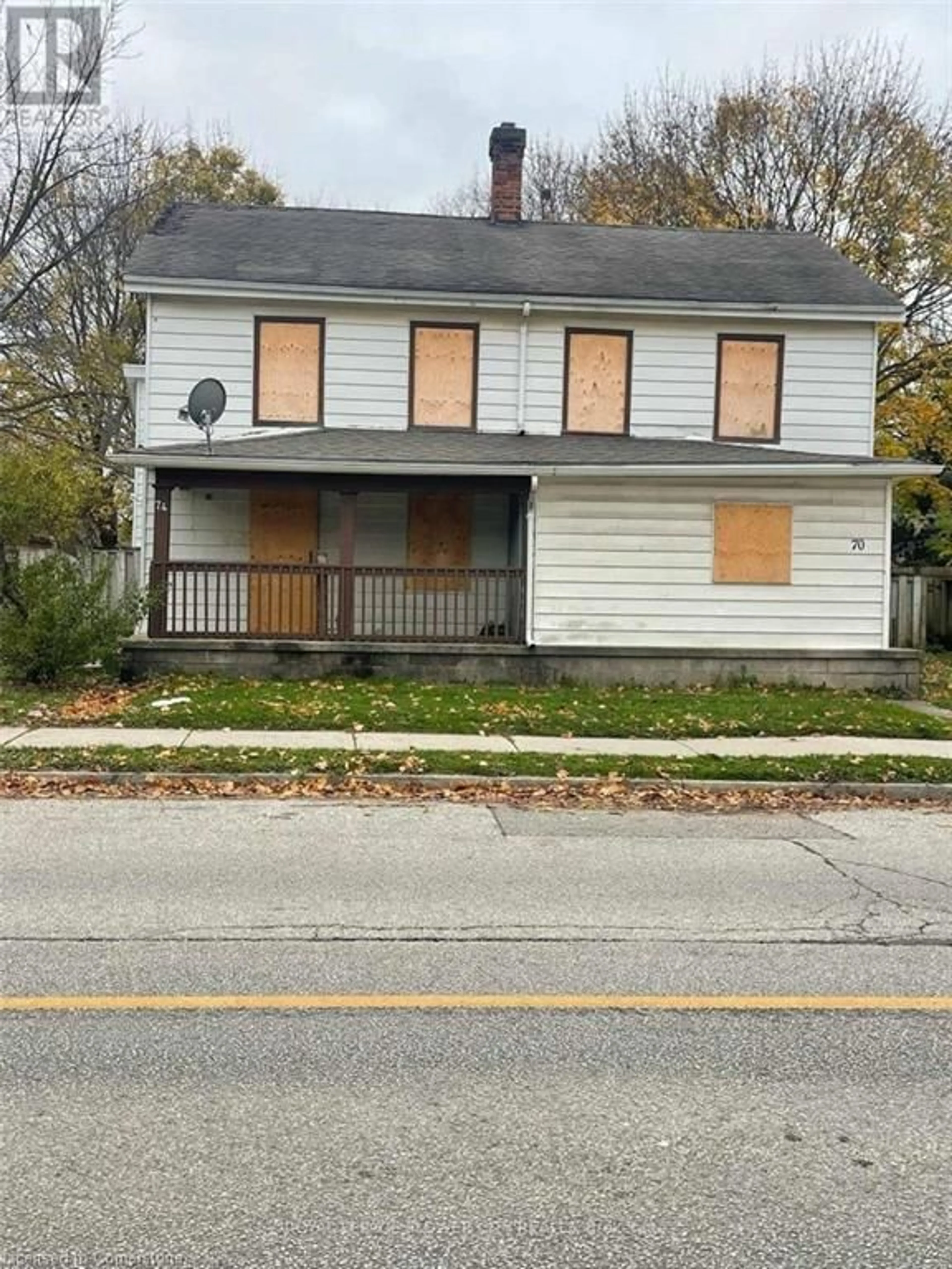 Home with vinyl exterior material, street for 70 Raleigh St, Chatham Ontario N7M 2M8