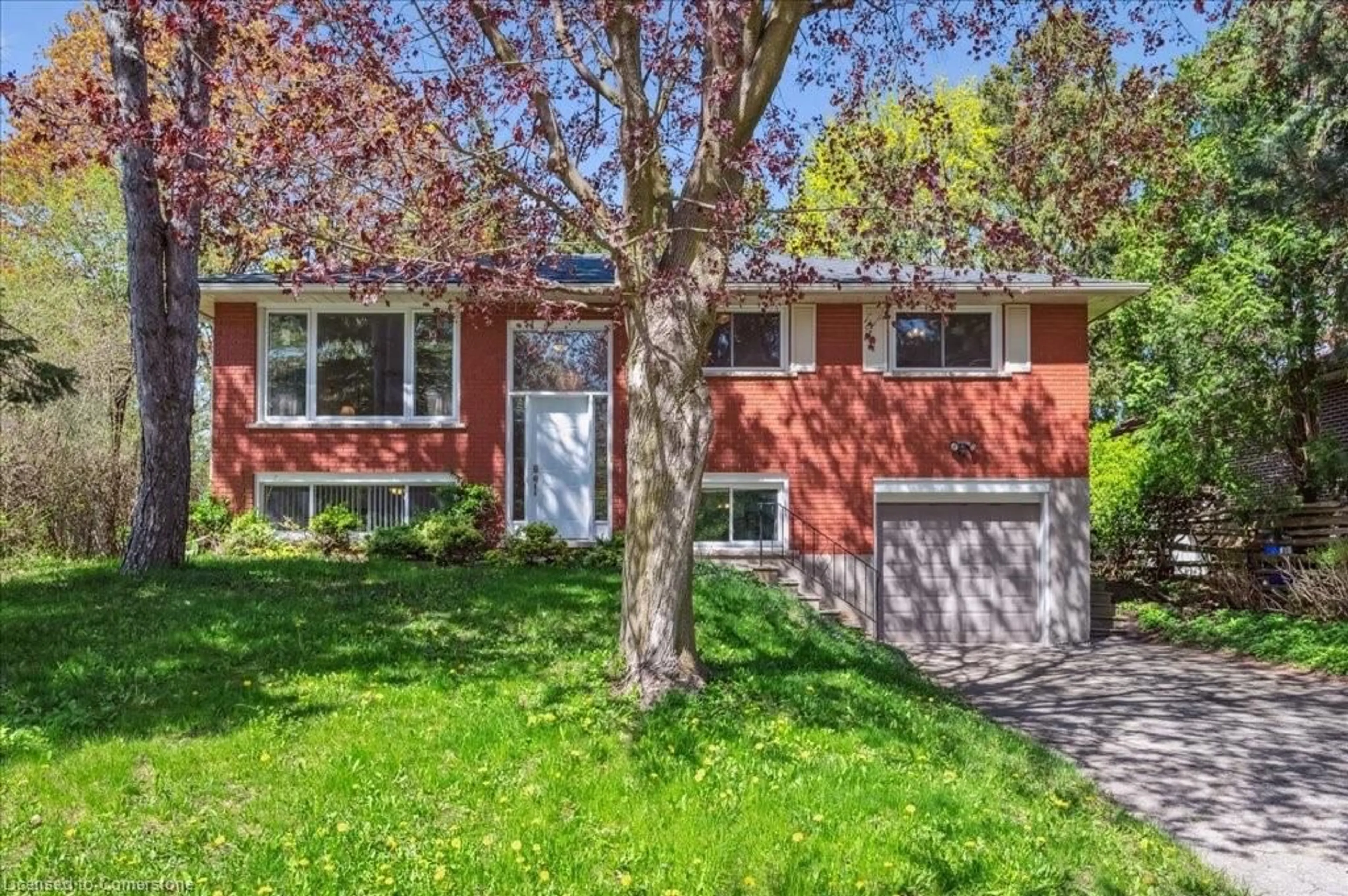 Home with vinyl exterior material, street for 404 Tamarack Dr, Waterloo Ontario N2L 4G6