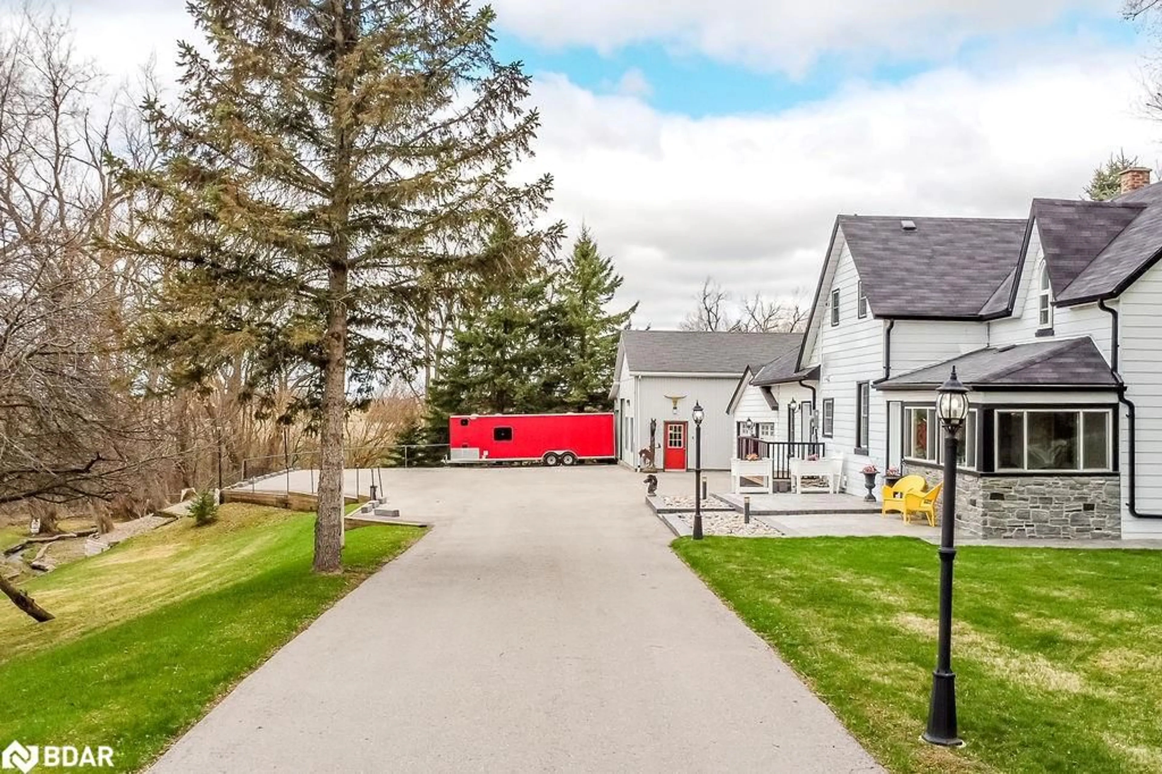 A pic from outside/outdoor area/front of a property/back of a property/a pic from drone, street for 5872 Hwy 11, Innisfil Ontario L0L 1K0