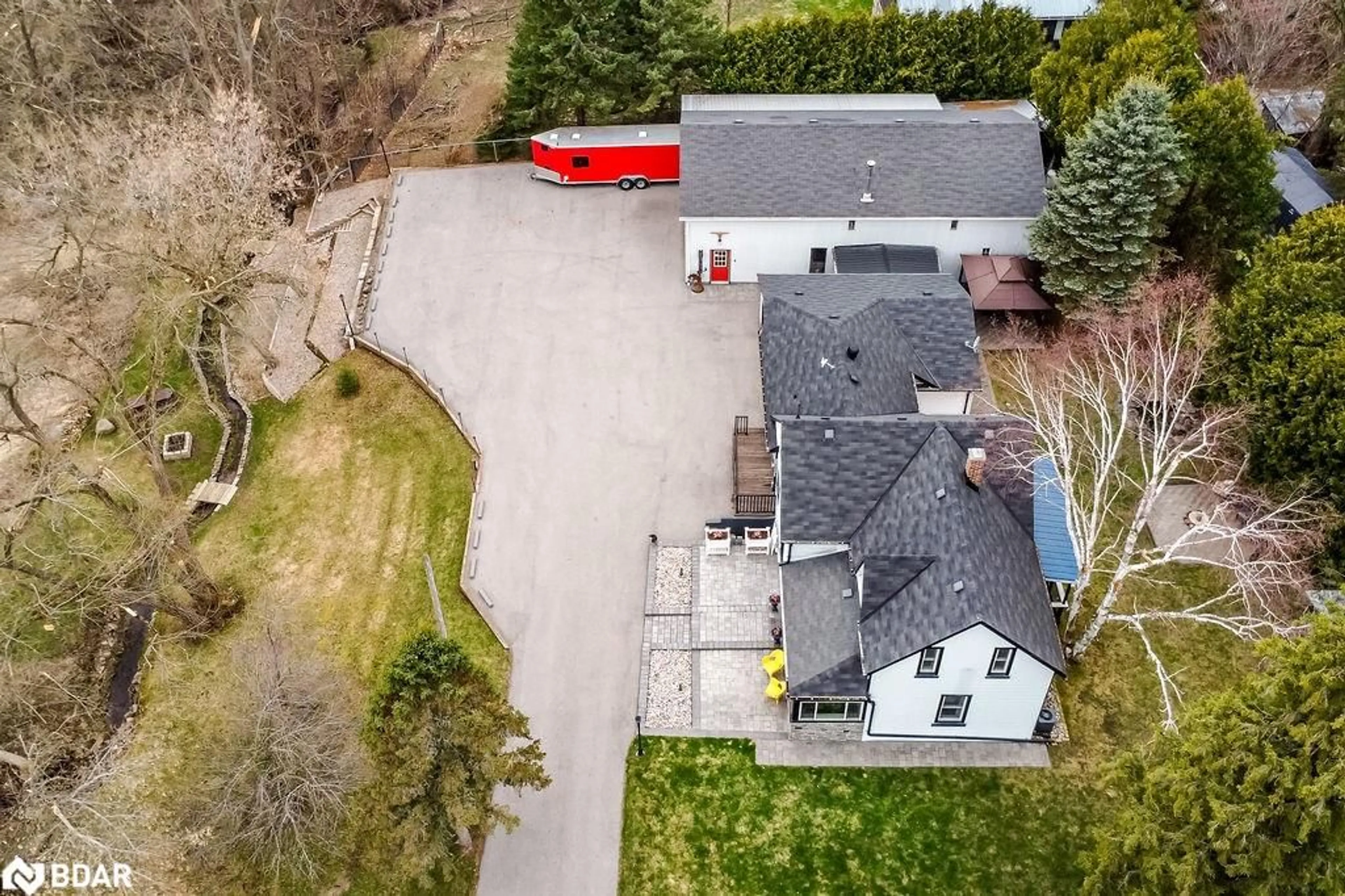 A pic from outside/outdoor area/front of a property/back of a property/a pic from drone, street for 5872 Hwy 11, Innisfil Ontario L0L 1K0