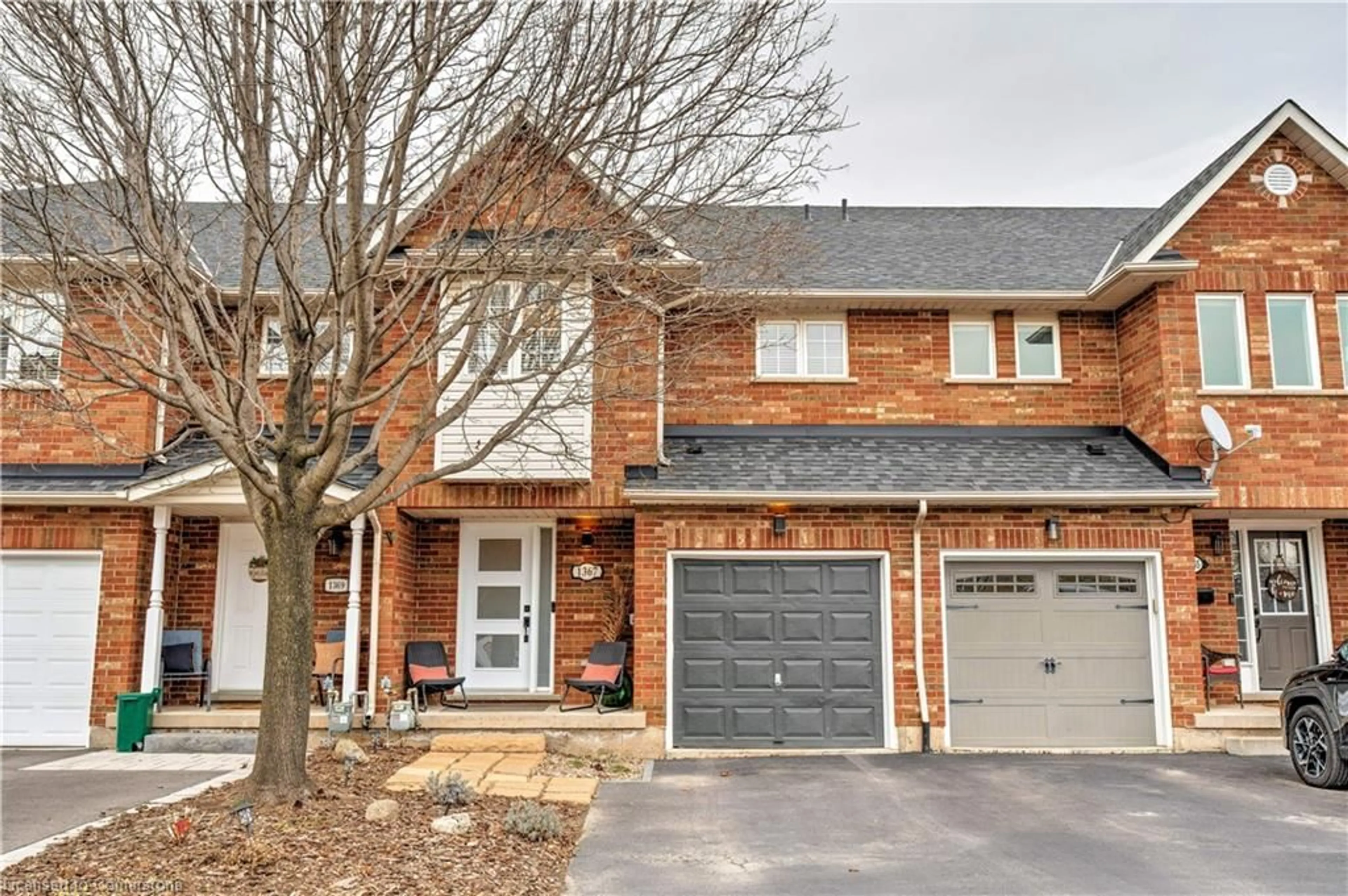 Home with brick exterior material, street for 1367 Tobyn Dr, Burlington Ontario L7M 4V7