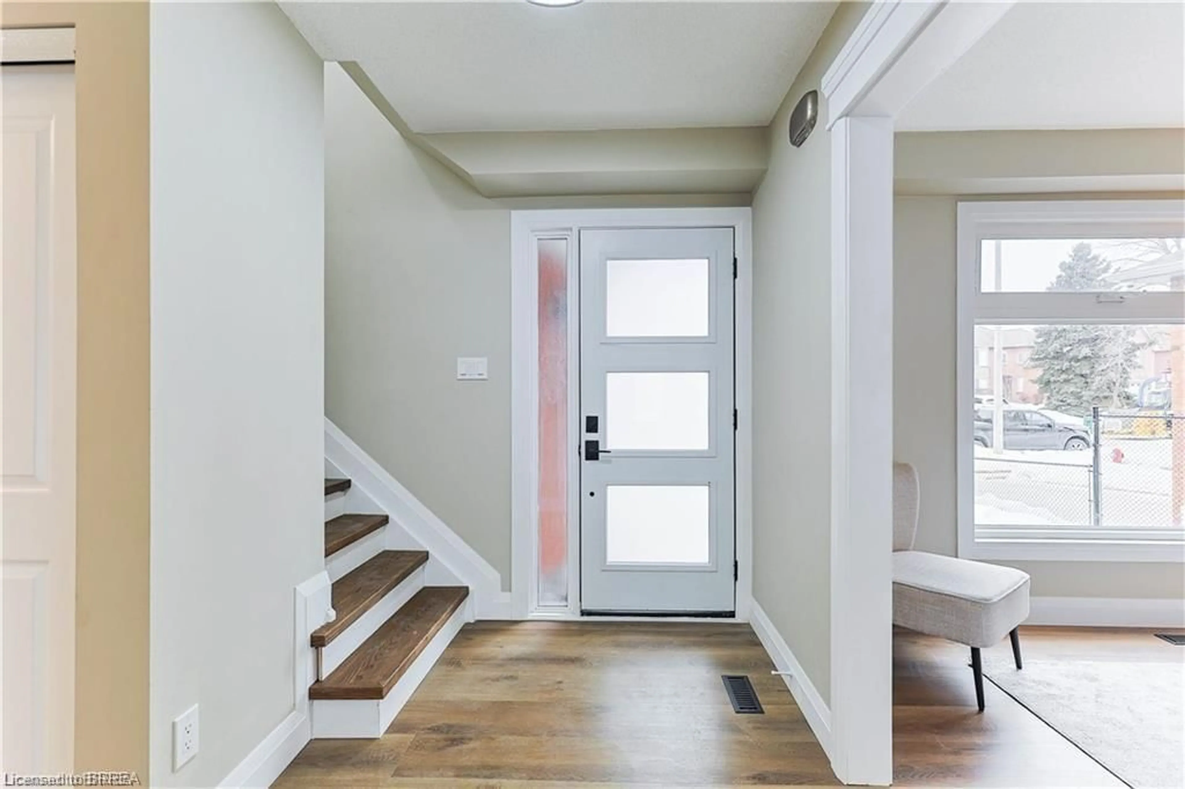 Indoor entryway for 4170 Credit Pointe Dr, Mississauga Ontario L5M 3K1