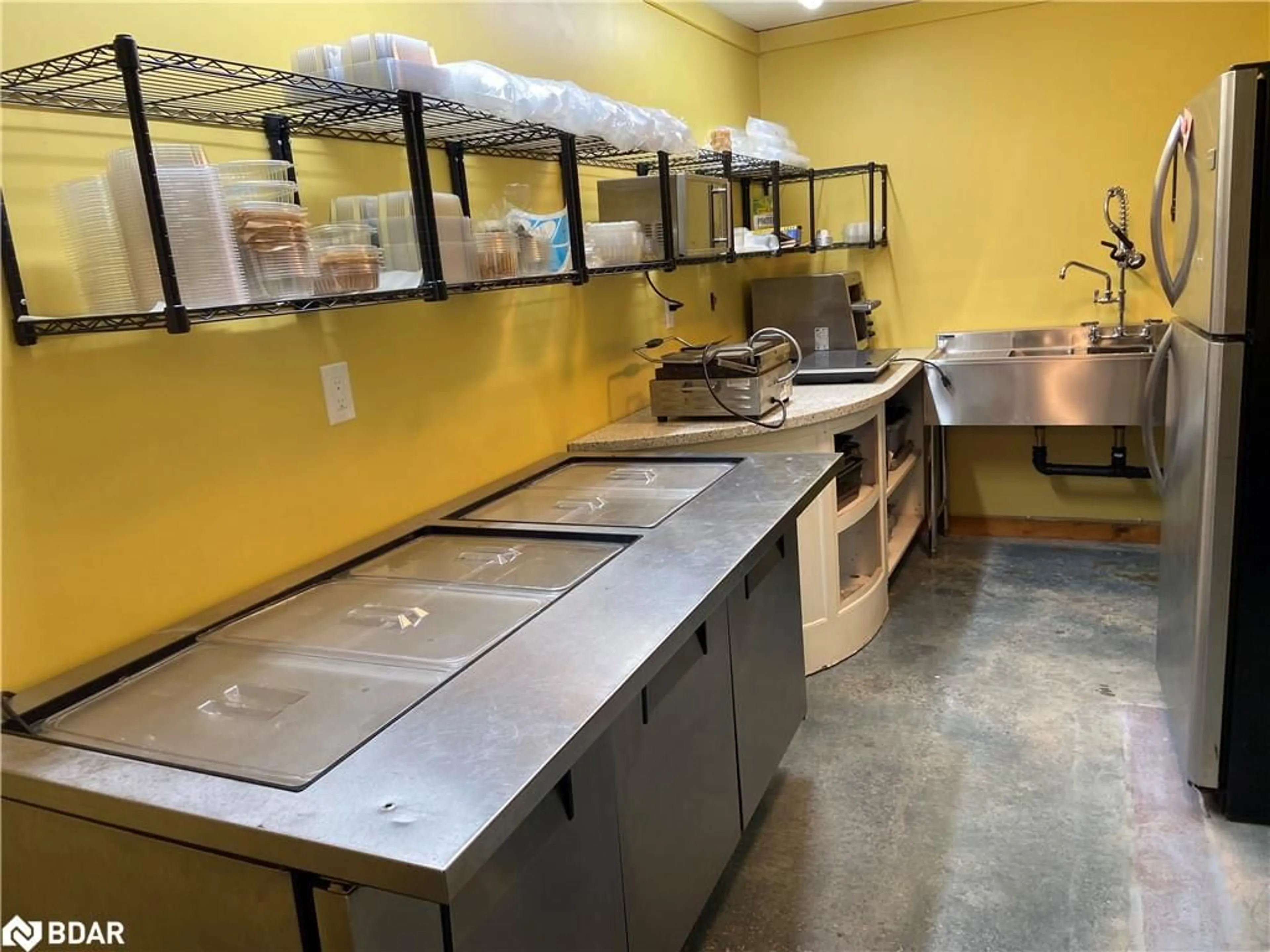 Standard kitchen, unknown for 1725 Earl Haid Avenue Crescent, Severn Ontario L0K 1E0