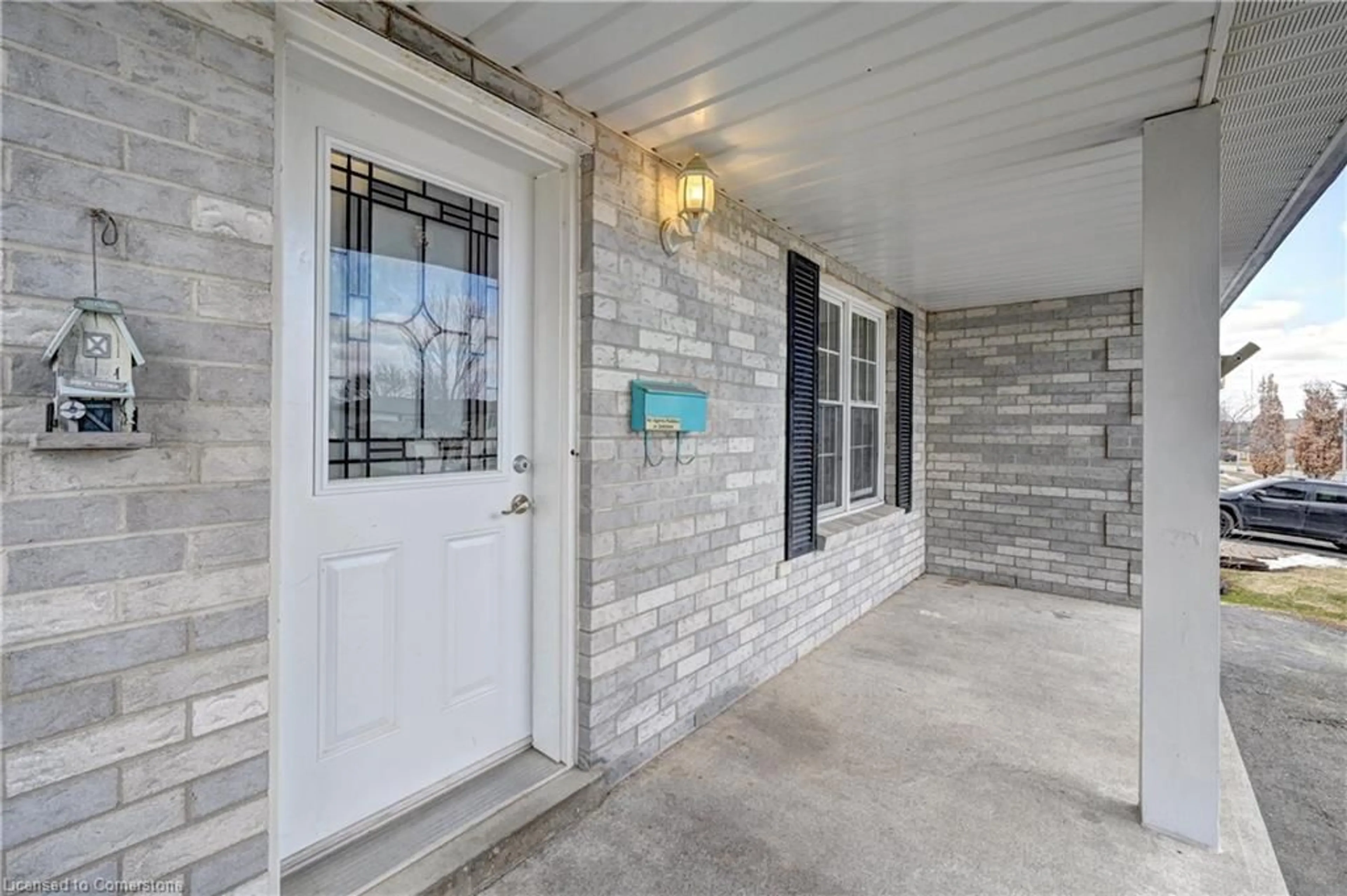 Indoor entryway for 52 Anderson St, Woodstock Ontario N4S 8X3
