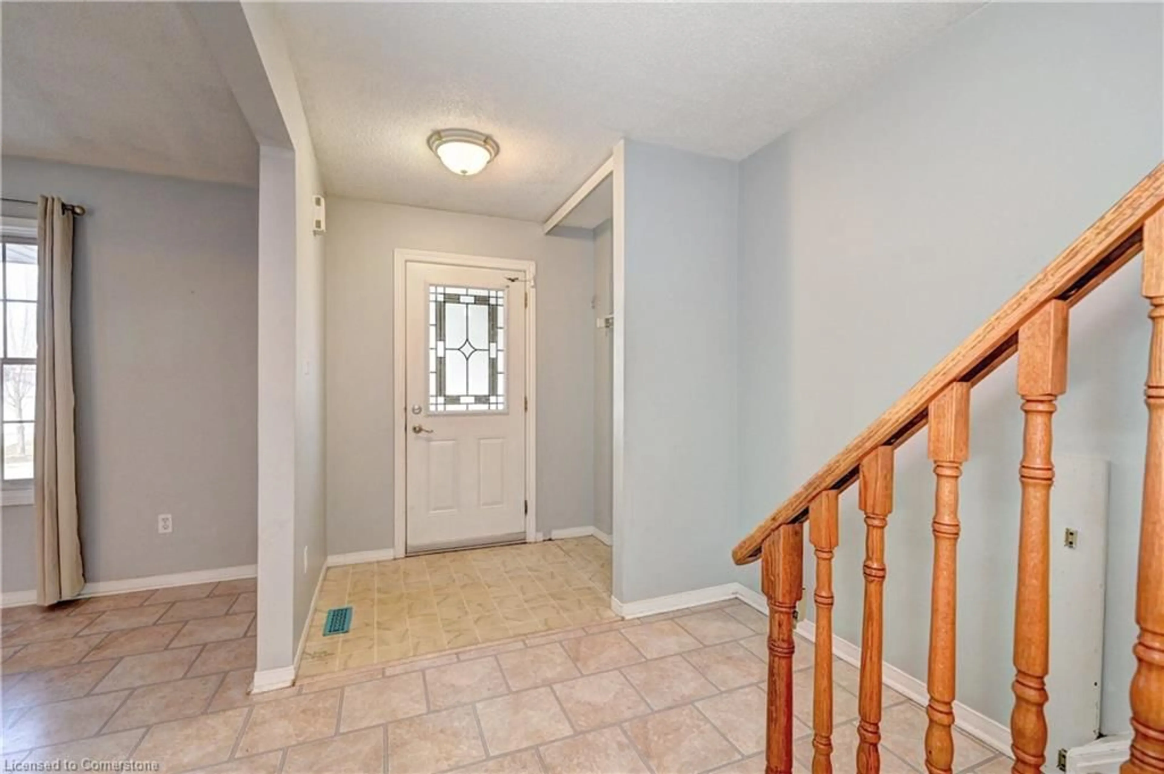Indoor entryway for 52 Anderson St, Woodstock Ontario N4S 8X3