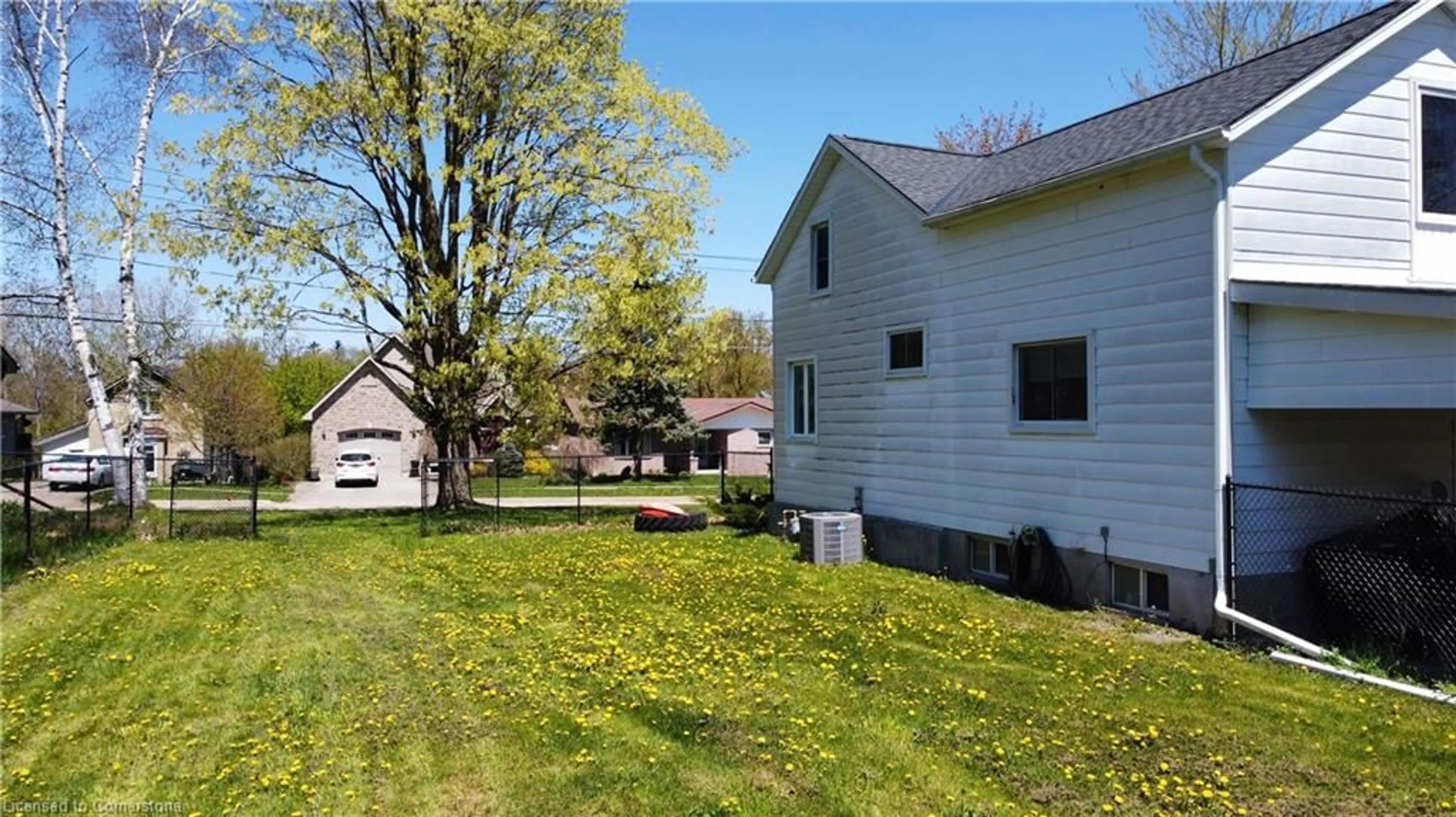 A pic from outside/outdoor area/front of a property/back of a property/a pic from drone, street for 270 Dufferin St St, Palmerston Ontario N0G 2P0