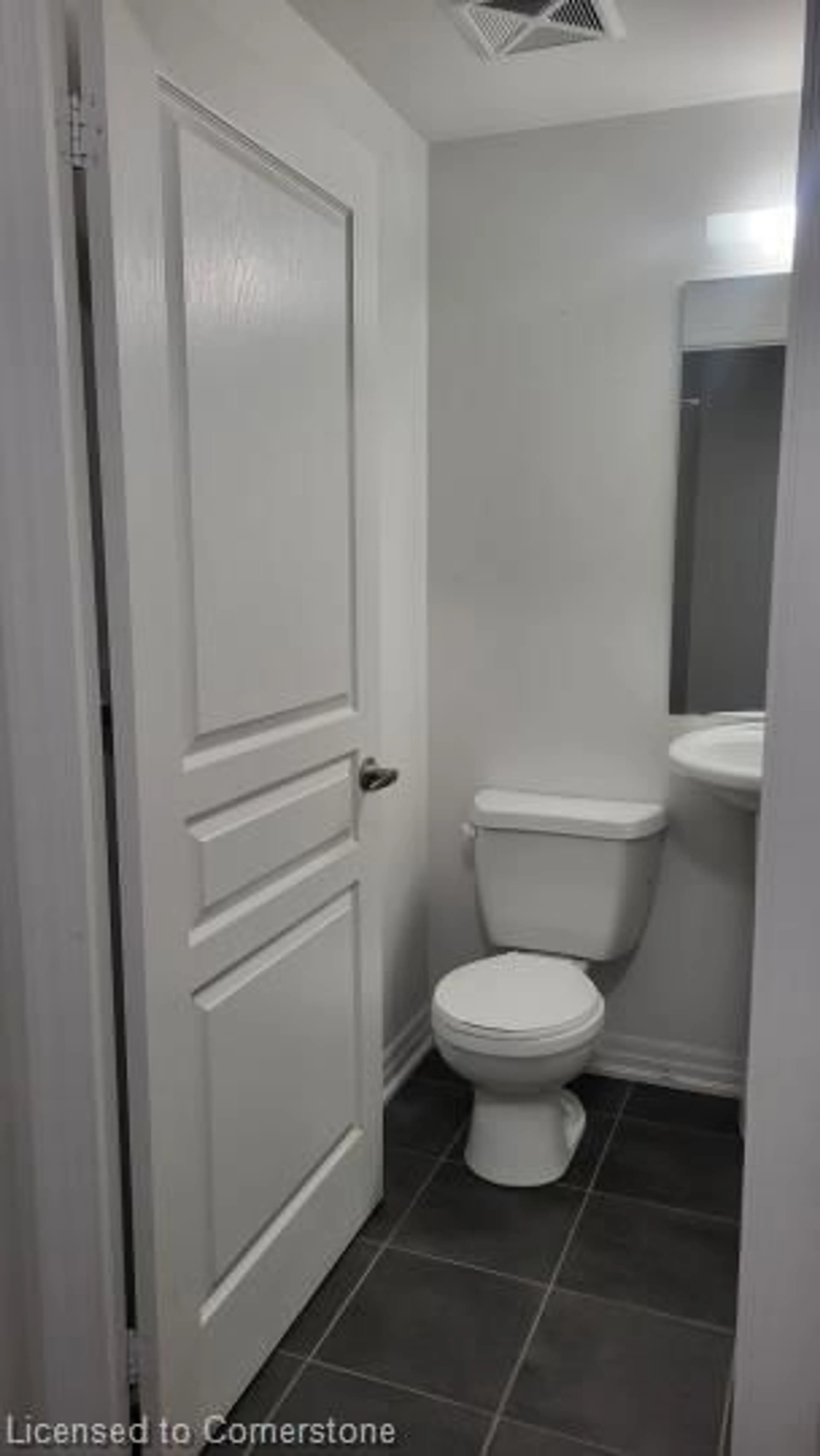A pic of a room for 1940 Ironstone Rd #424, Burlington Ontario L7L 0E4