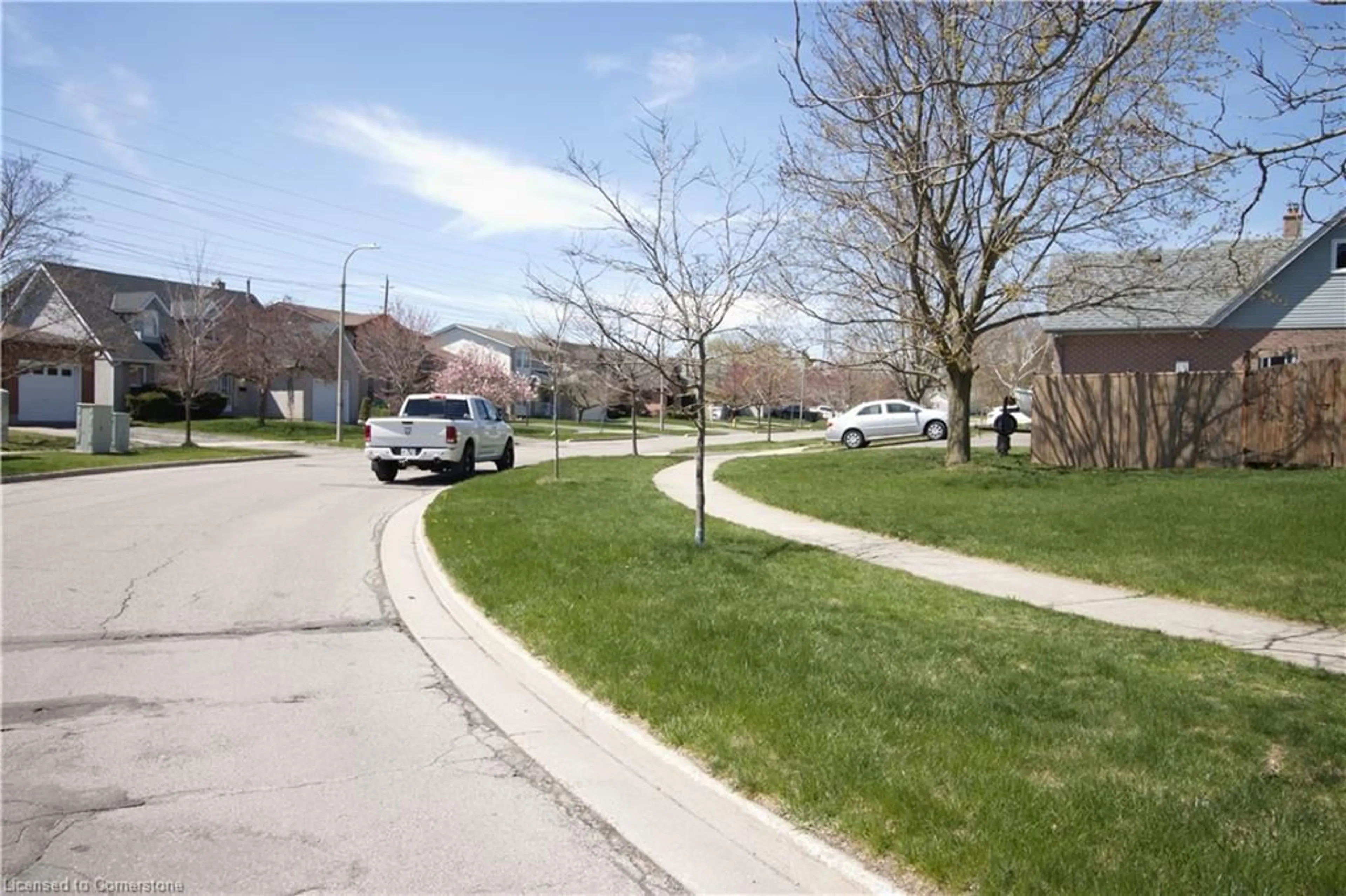 Blurry image for 46 Newbury Dr, Kitchener Ontario N2N 2X6