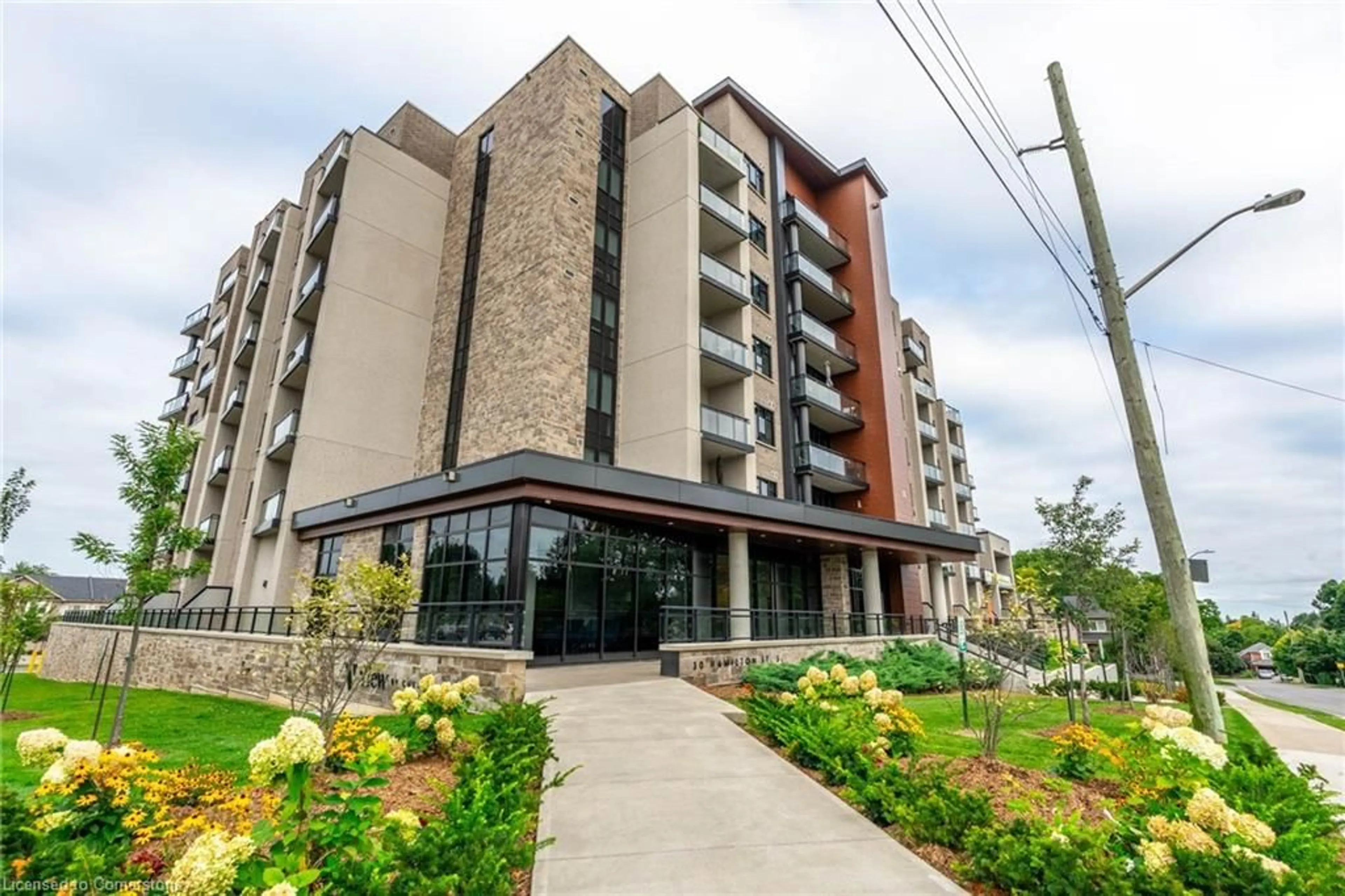 Indoor foyer for 30 Hamilton St #109, Waterdown Ontario L8B 1V8