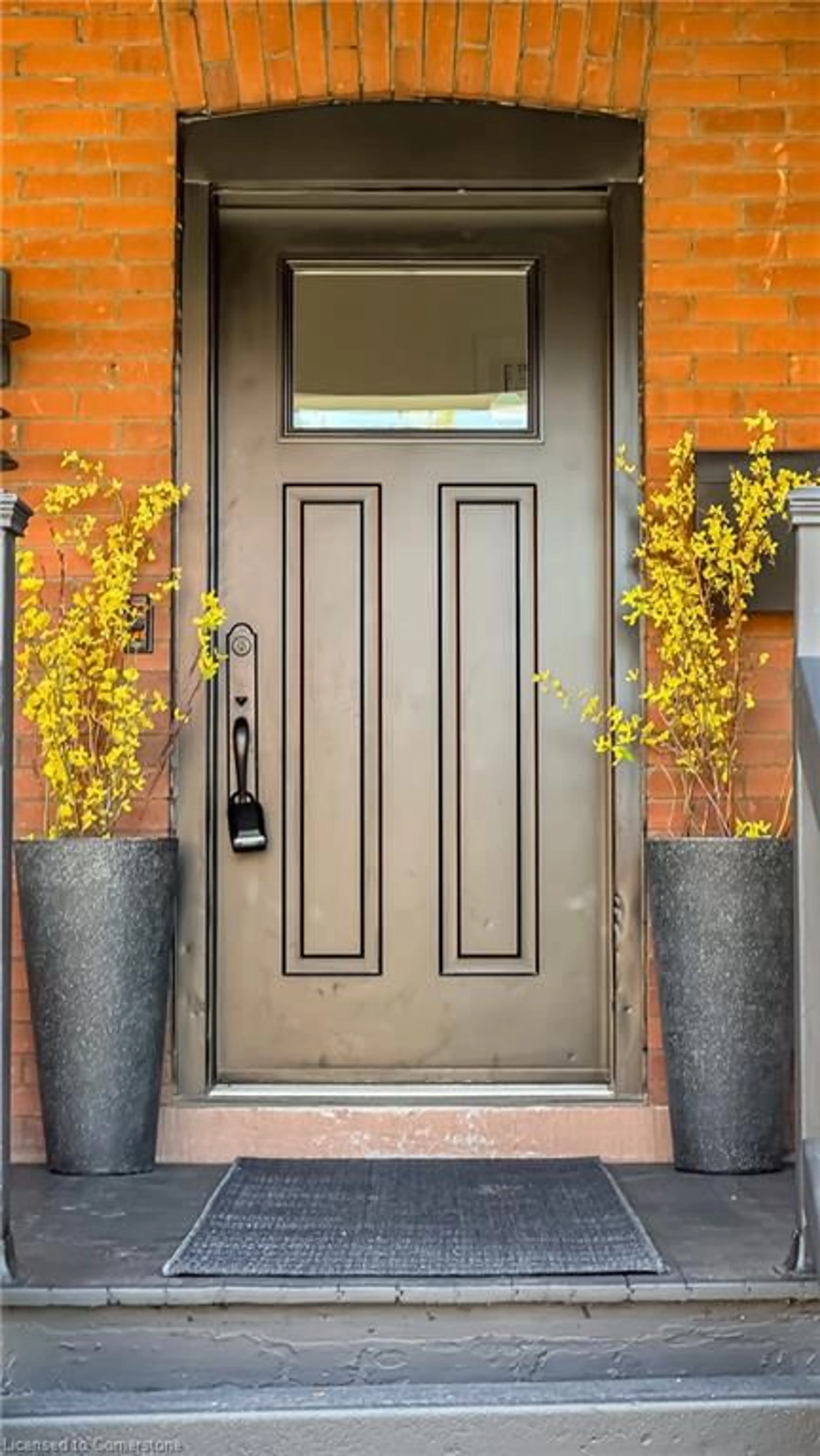 Indoor entryway for 481 Aberdeen Ave, Hamilton Ontario L8P 2S5