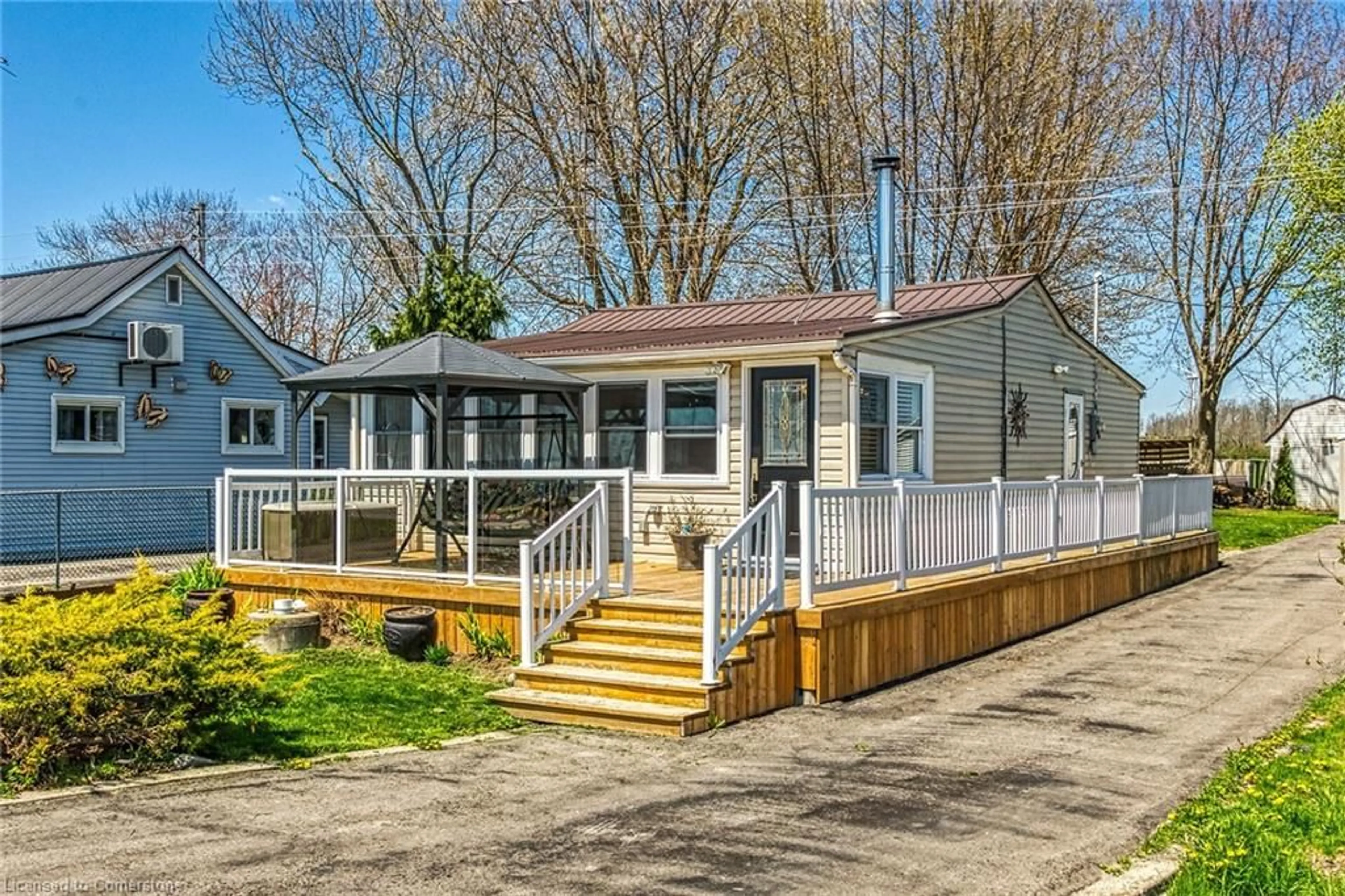 Home with vinyl exterior material, unknown for 1325 Lakeshore Rd, Selkirk Ontario N0A 1P0