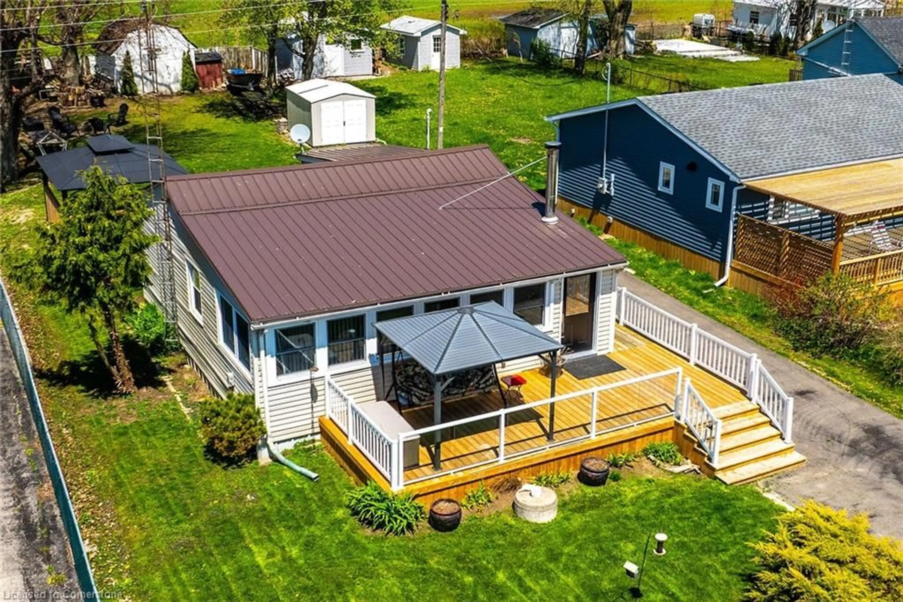 A pic from outside/outdoor area/front of a property/back of a property/a pic from drone, unknown for 1325 Lakeshore Rd, Selkirk Ontario N0A 1P0
