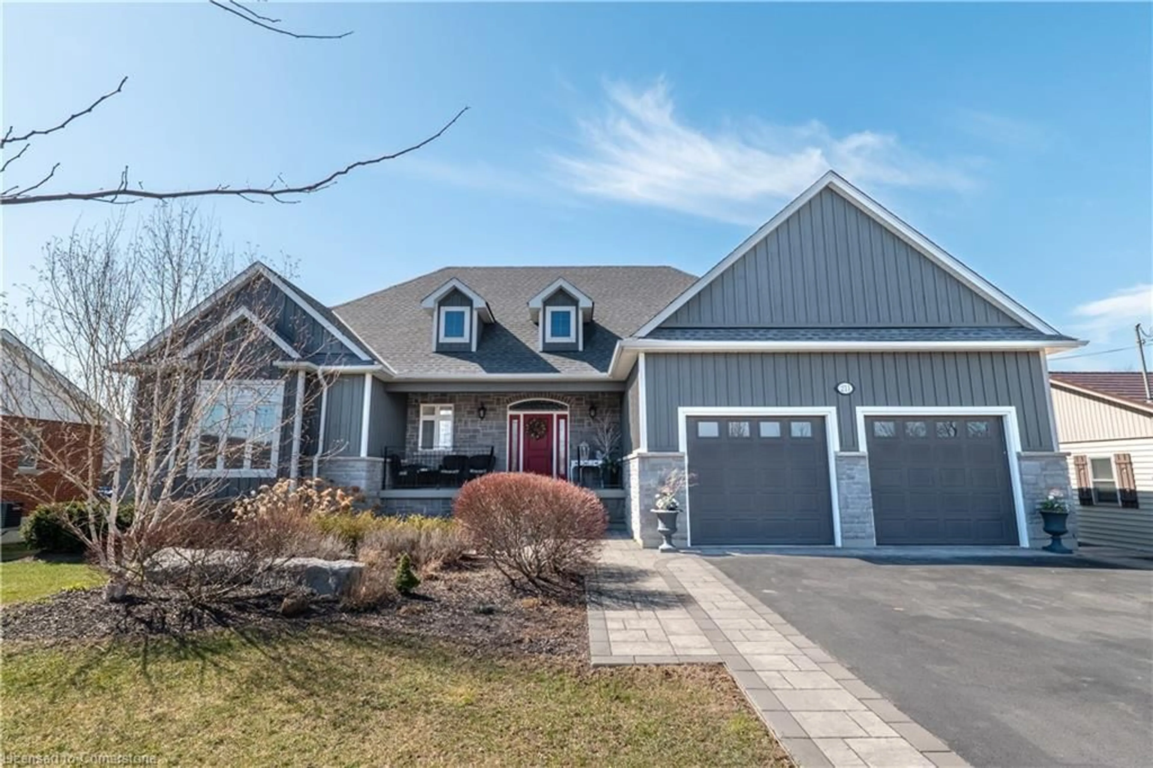 Home with vinyl exterior material, street for 211 Lewis Rd, Stoney Creek Ontario L8E 5G7