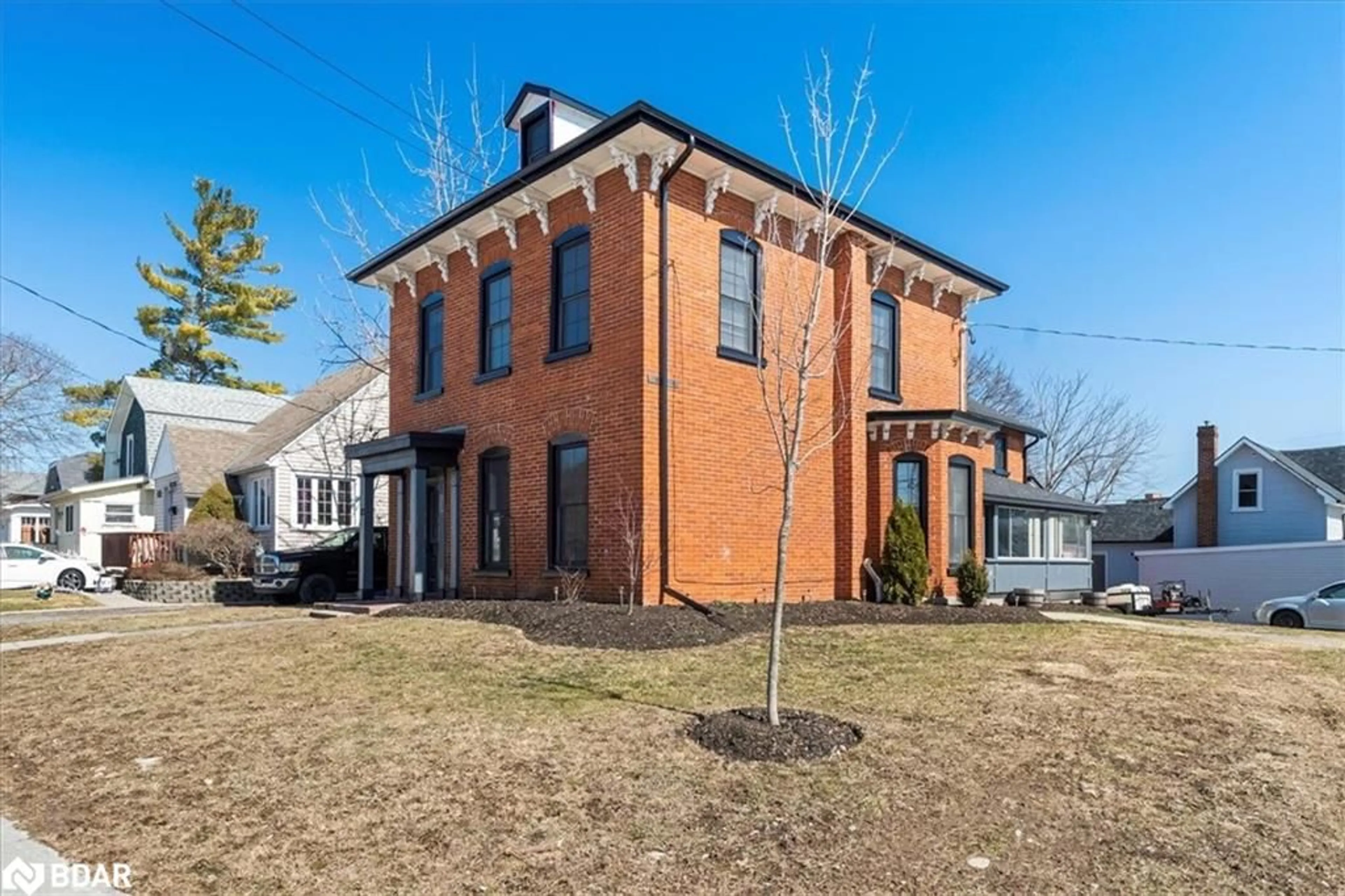 Home with brick exterior material, building for 83 Cedar St, Belleville Ontario K8P 3M3