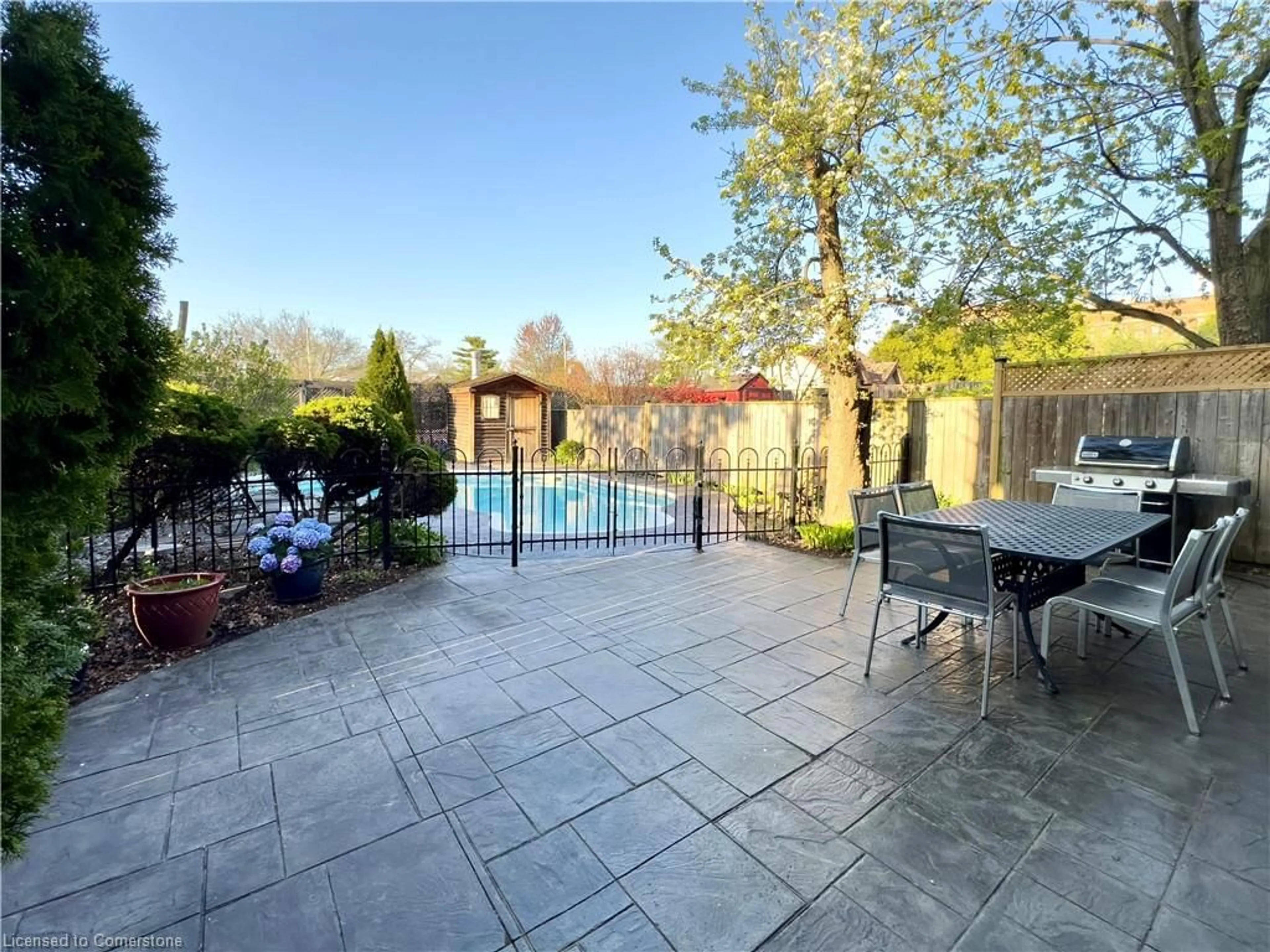 Patio, water/lake/river/ocean view for 248 Homewood Ave, Hamilton Ontario L8P 2M8