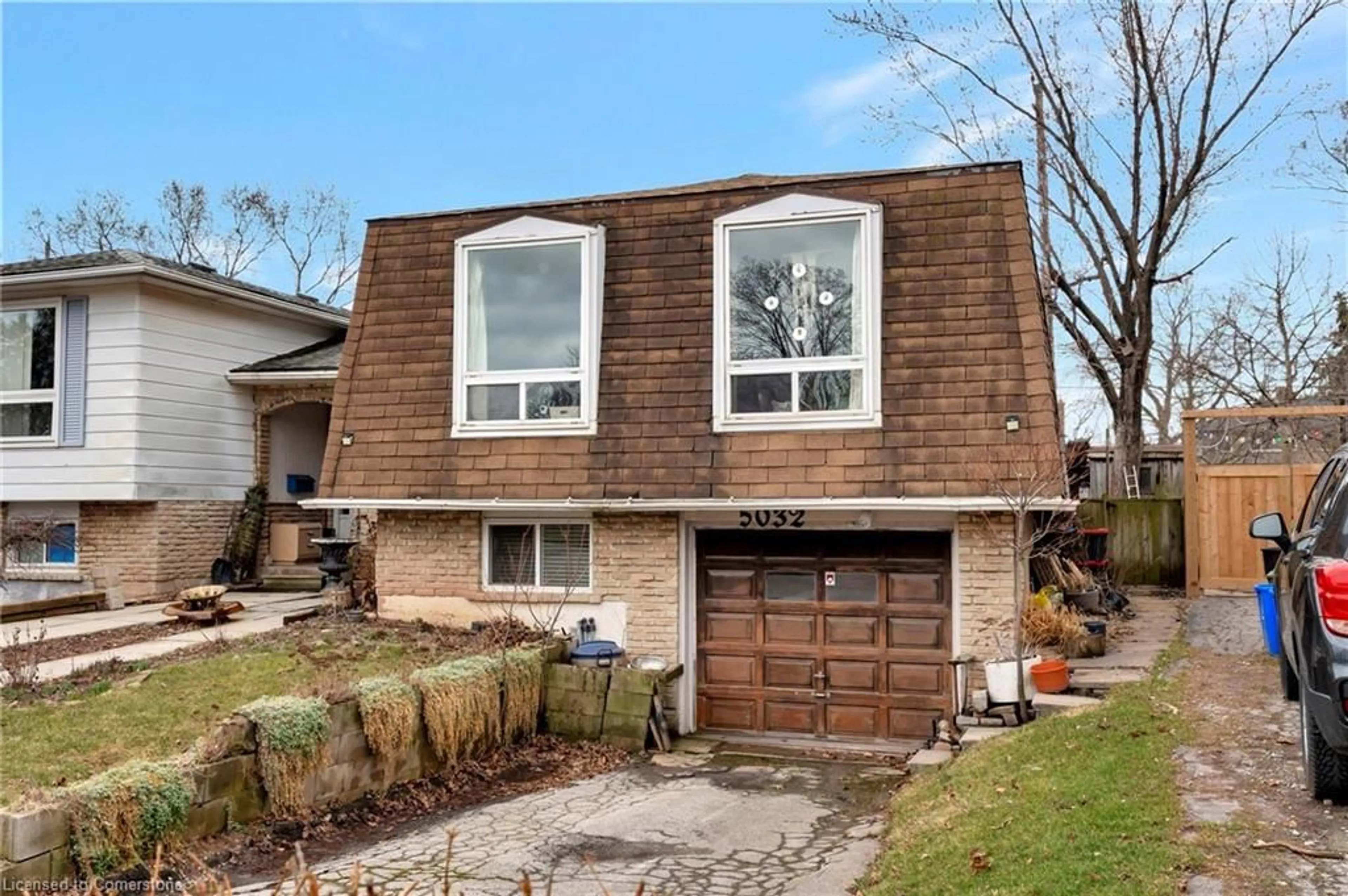 Home with brick exterior material, street for 5032 Brady Ave, Burlington Ontario L7L 3X6
