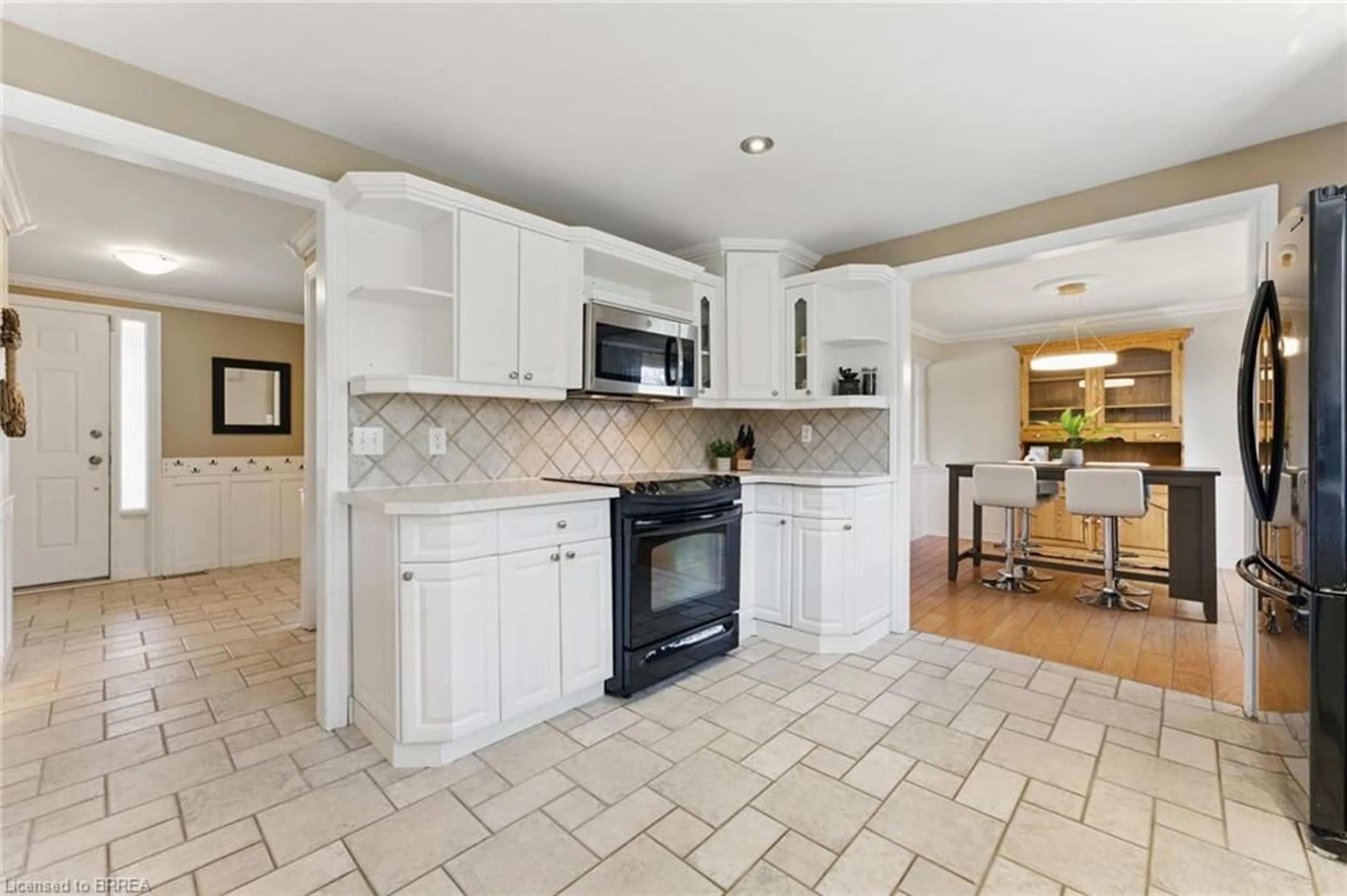 Open concept kitchen, ceramic/tile floor for 8 Camrose Dr, Brantford Ontario N3R 6P3
