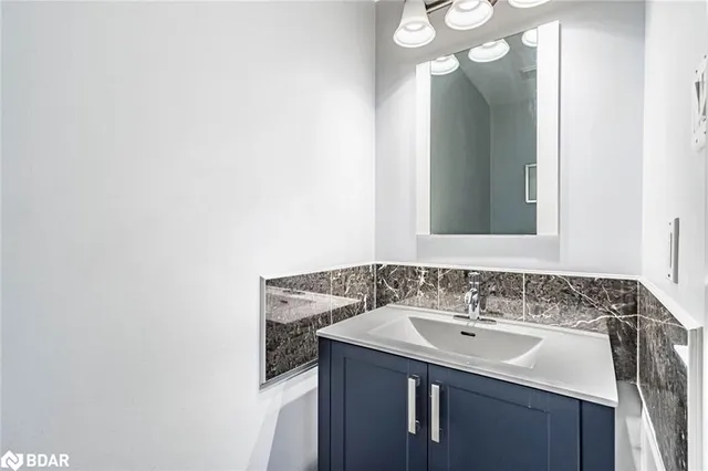 Additional property image - 450 Oaktree Cir
