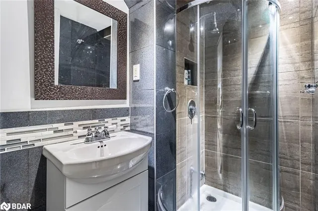 Additional property image - 450 Oaktree Cir