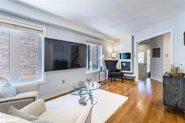 Additional property image - 450 Oaktree Cir