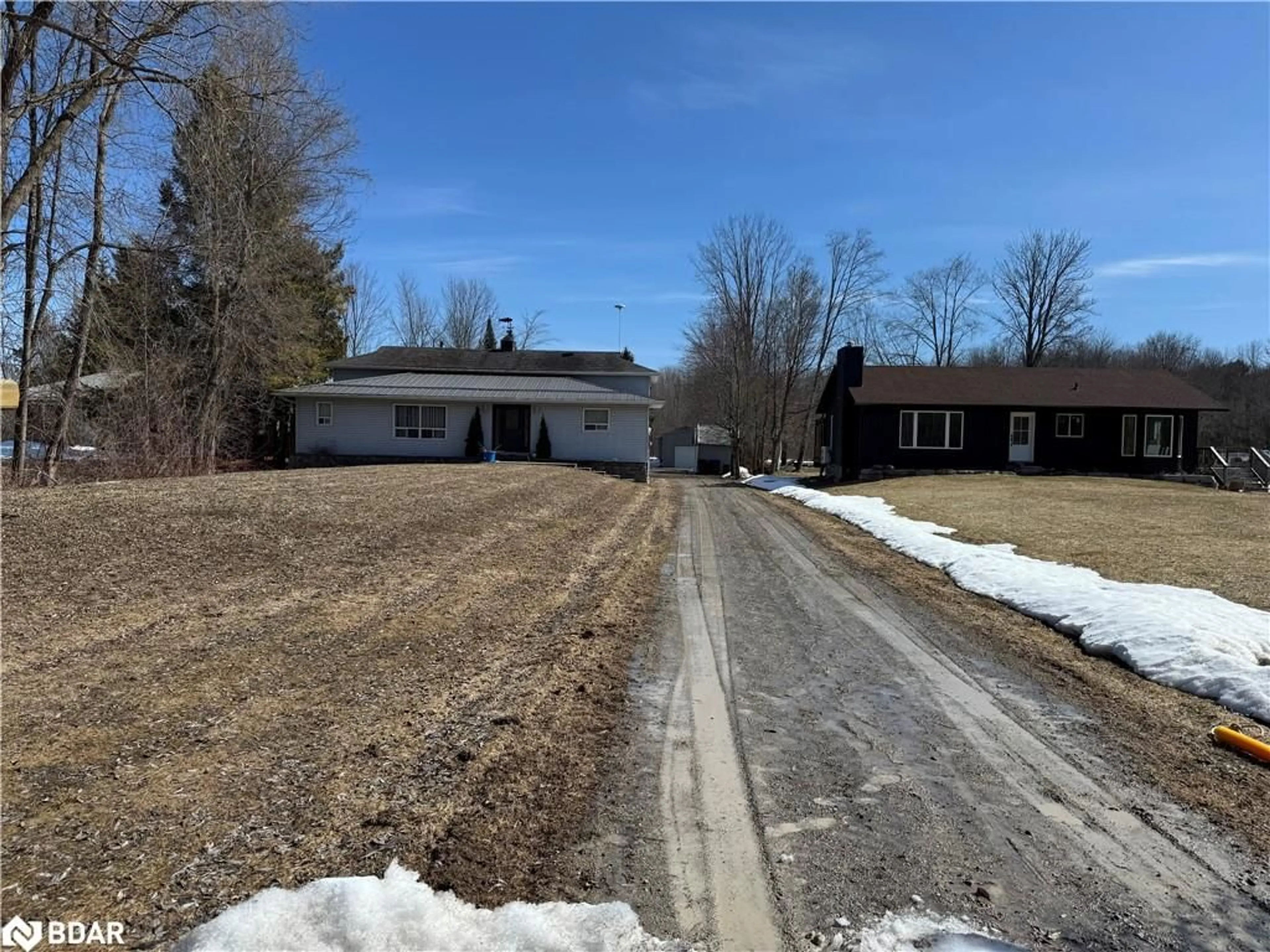 A pic from outside/outdoor area/front of a property/back of a property/a pic from drone, street for 4051 Glen Cedar Dr, Ramara Ontario L3V 6H7