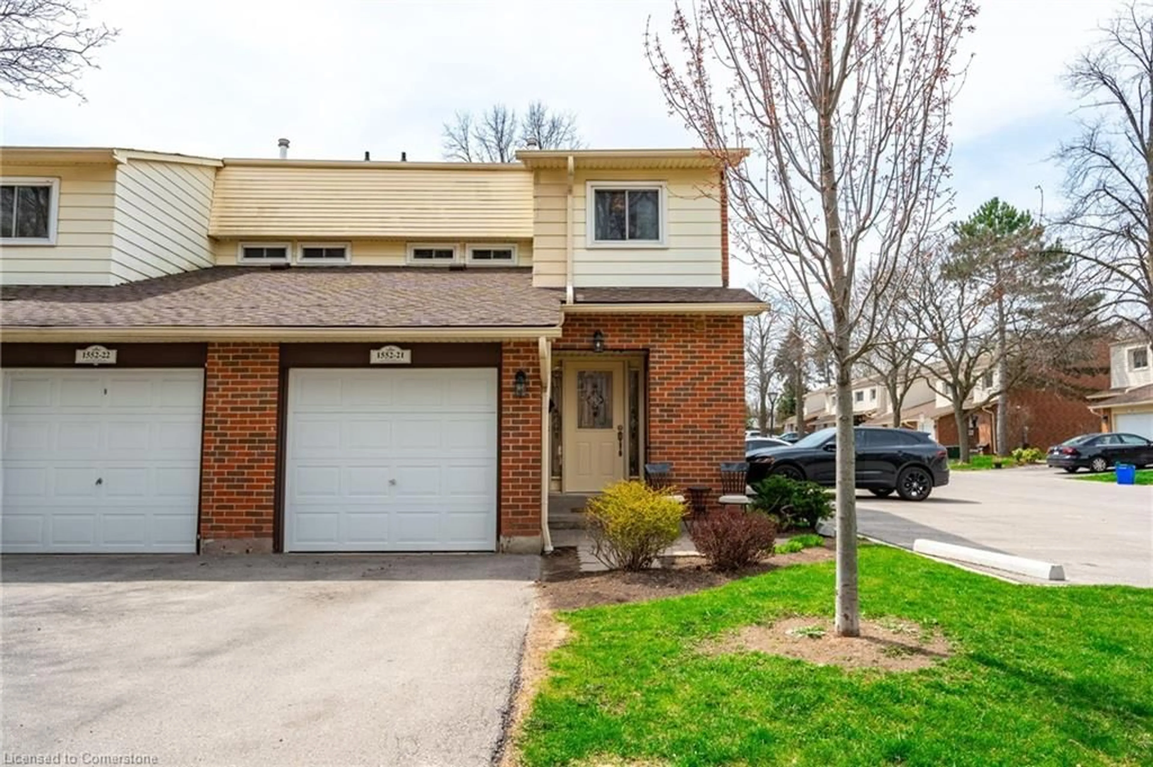 Home with brick exterior material, street for 1552 Newlands Cres #21, Burlington Ontario L7M 1V6