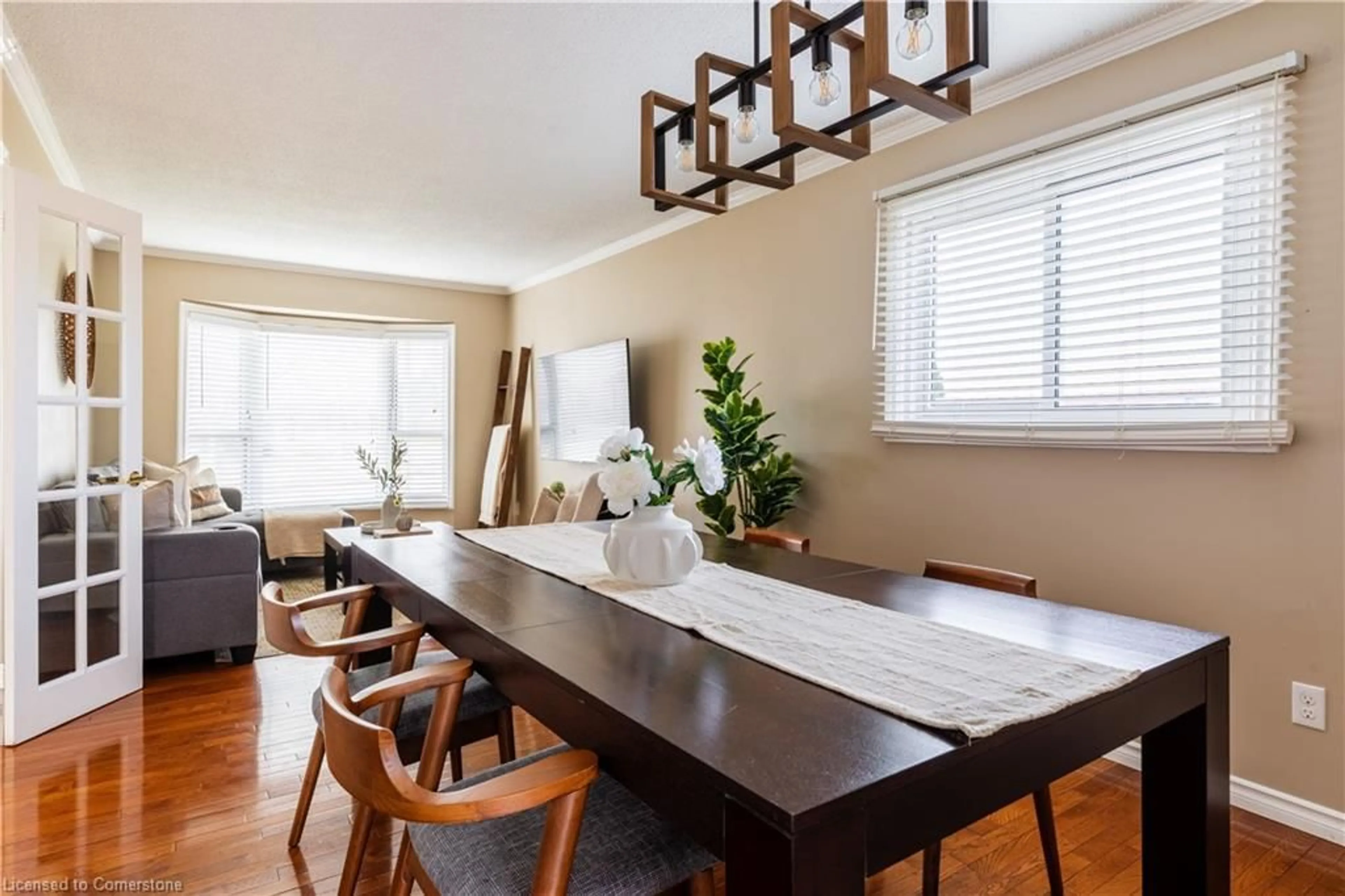 Dining room, wood/laminate floor for 3261 Woodcroft Cres, Burlington Ontario L7M 3K8
