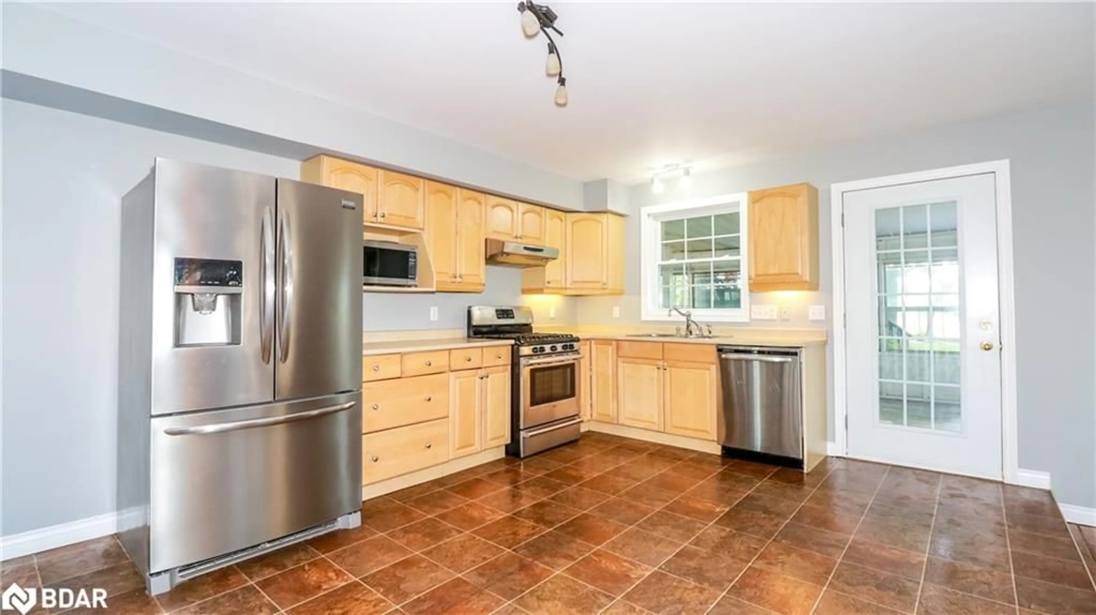 Standard kitchen, ceramic/tile floor for 791 Horseshoe Valley Rd, Coldwater Ontario L0K 1E0