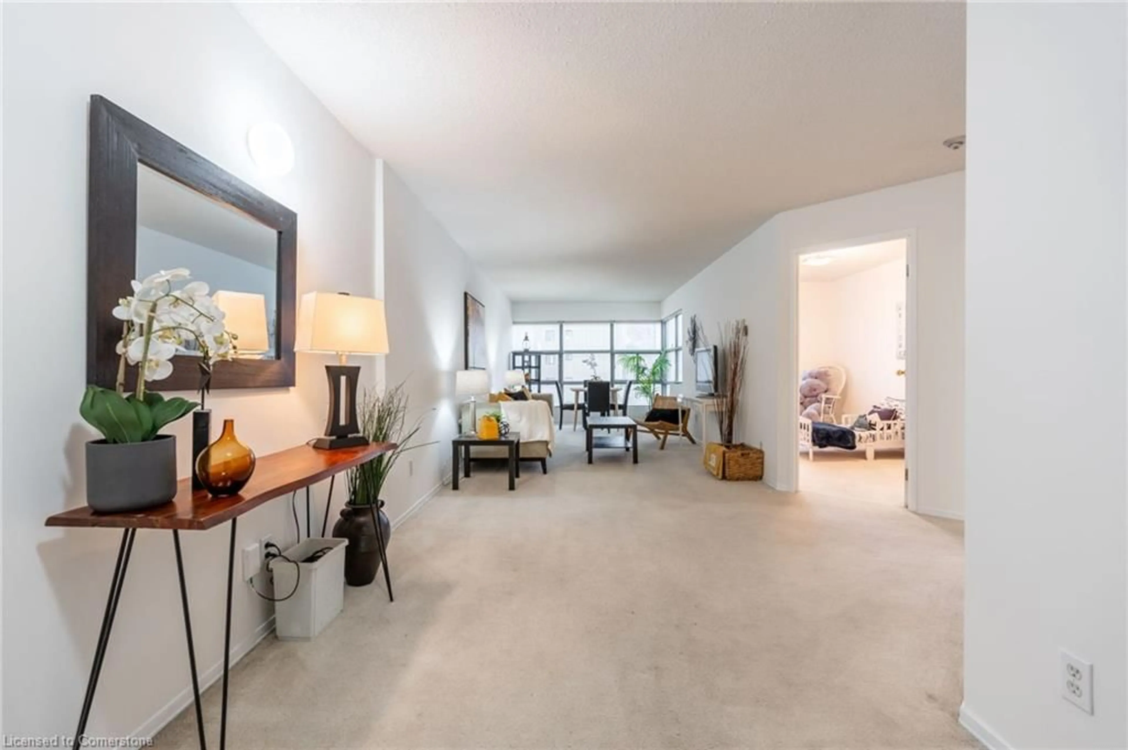 Indoor foyer for 175 Hunter St #405, Hamilton Ontario L8N 4E7
