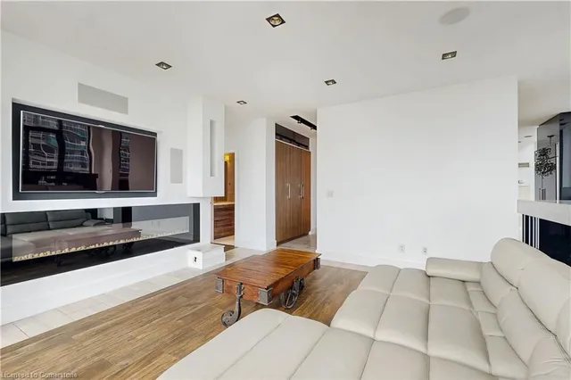 Additional property image - 2121 Lake Shore Blvd Unit UPH2701