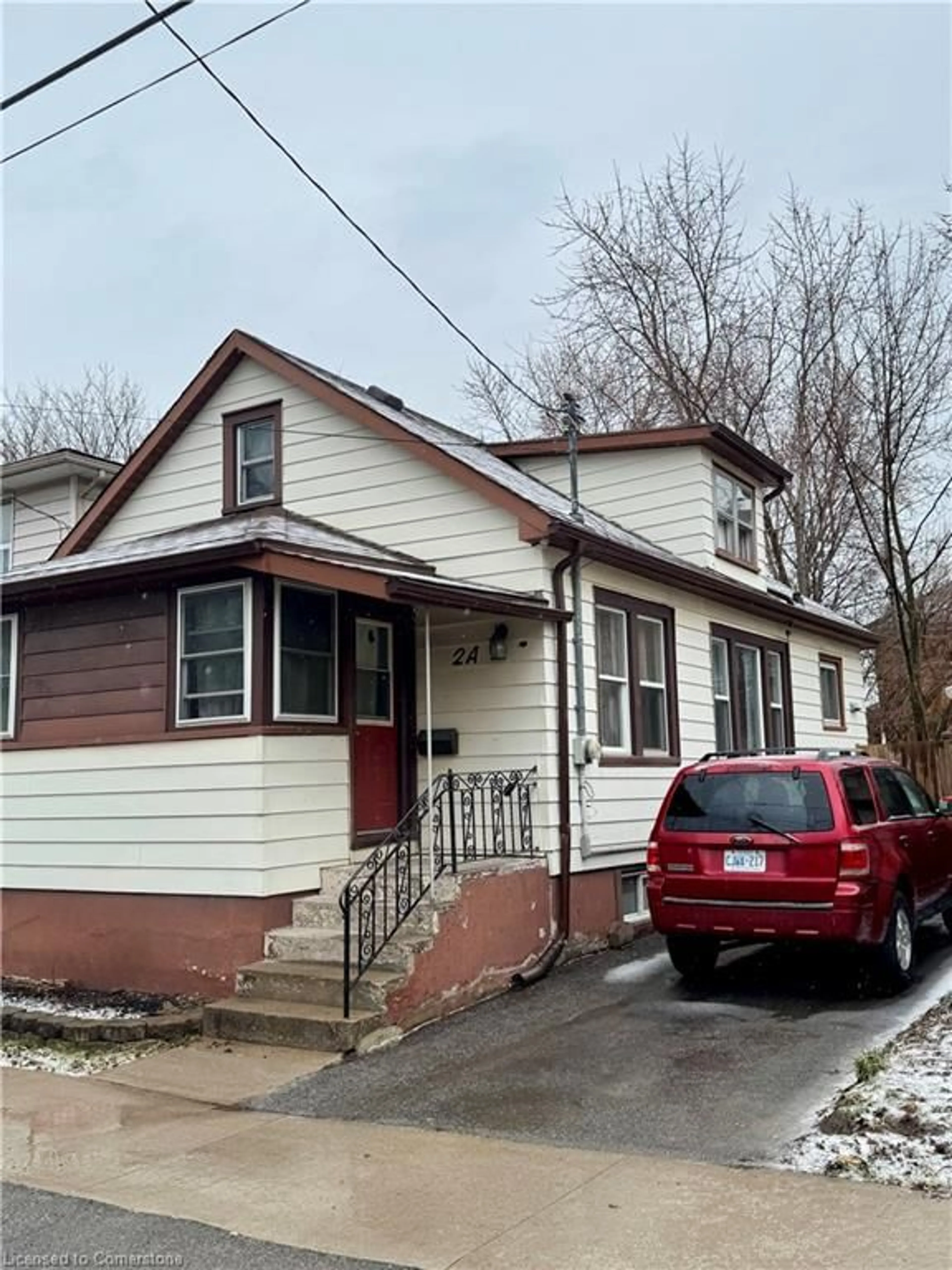 Home with vinyl exterior material, street for 2A Water St, St. Catharines Ontario L2R 4T7