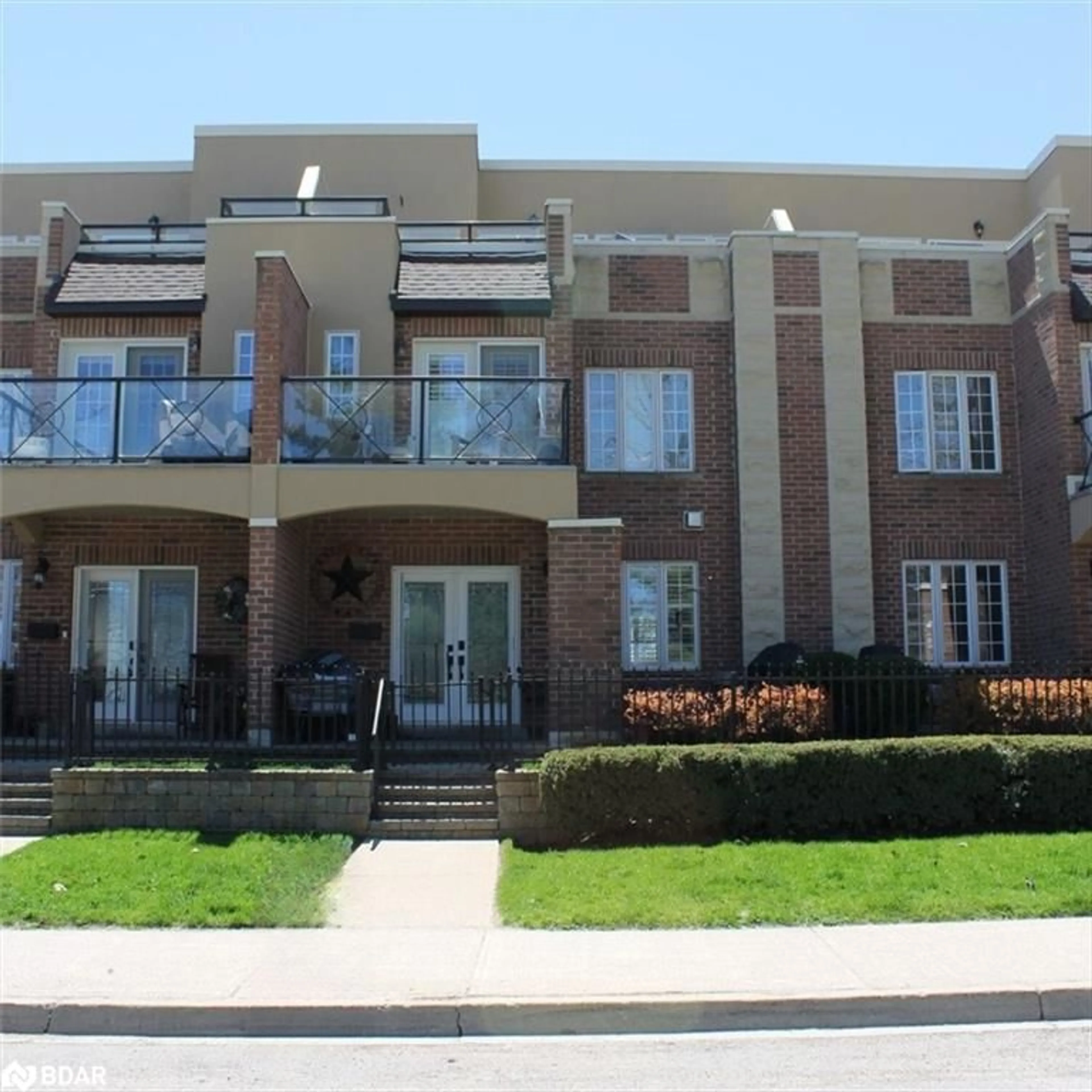 Home with brick exterior material, unknown for 11 White Oaks Rd, Barrie Ontario L4N 5A2