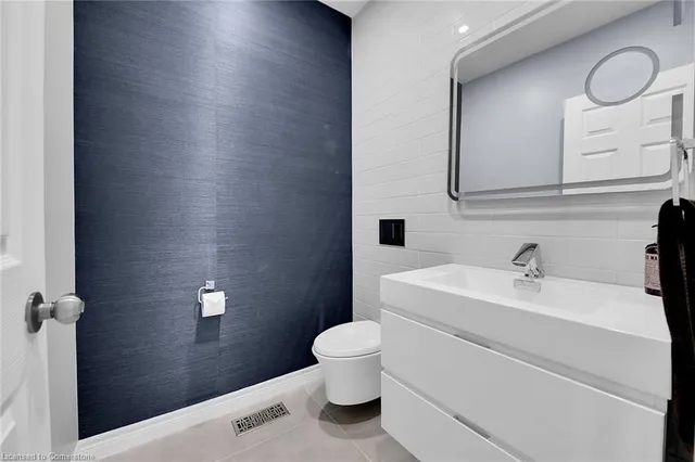 Additional property image - 8 Chartwell Cir