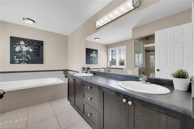 Additional property image - 8 Chartwell Cir