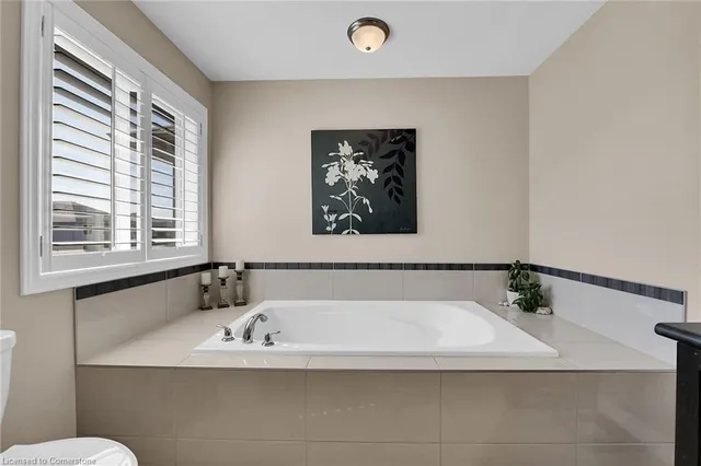 Additional property image - 8 Chartwell Cir
