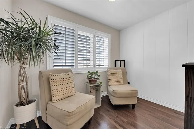 Additional property image - 8 Chartwell Cir
