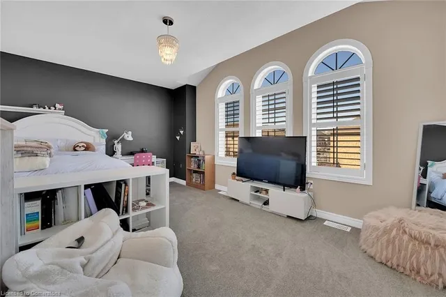 Additional property image - 8 Chartwell Cir