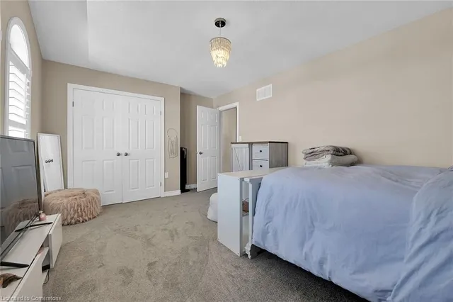 Additional property image - 8 Chartwell Cir
