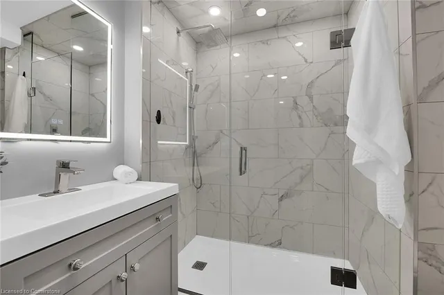 Additional property image - 8 Chartwell Cir