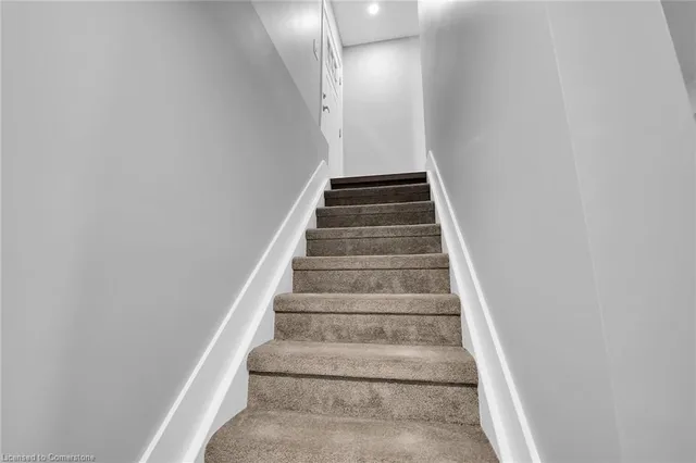 Additional property image - 8 Chartwell Cir
